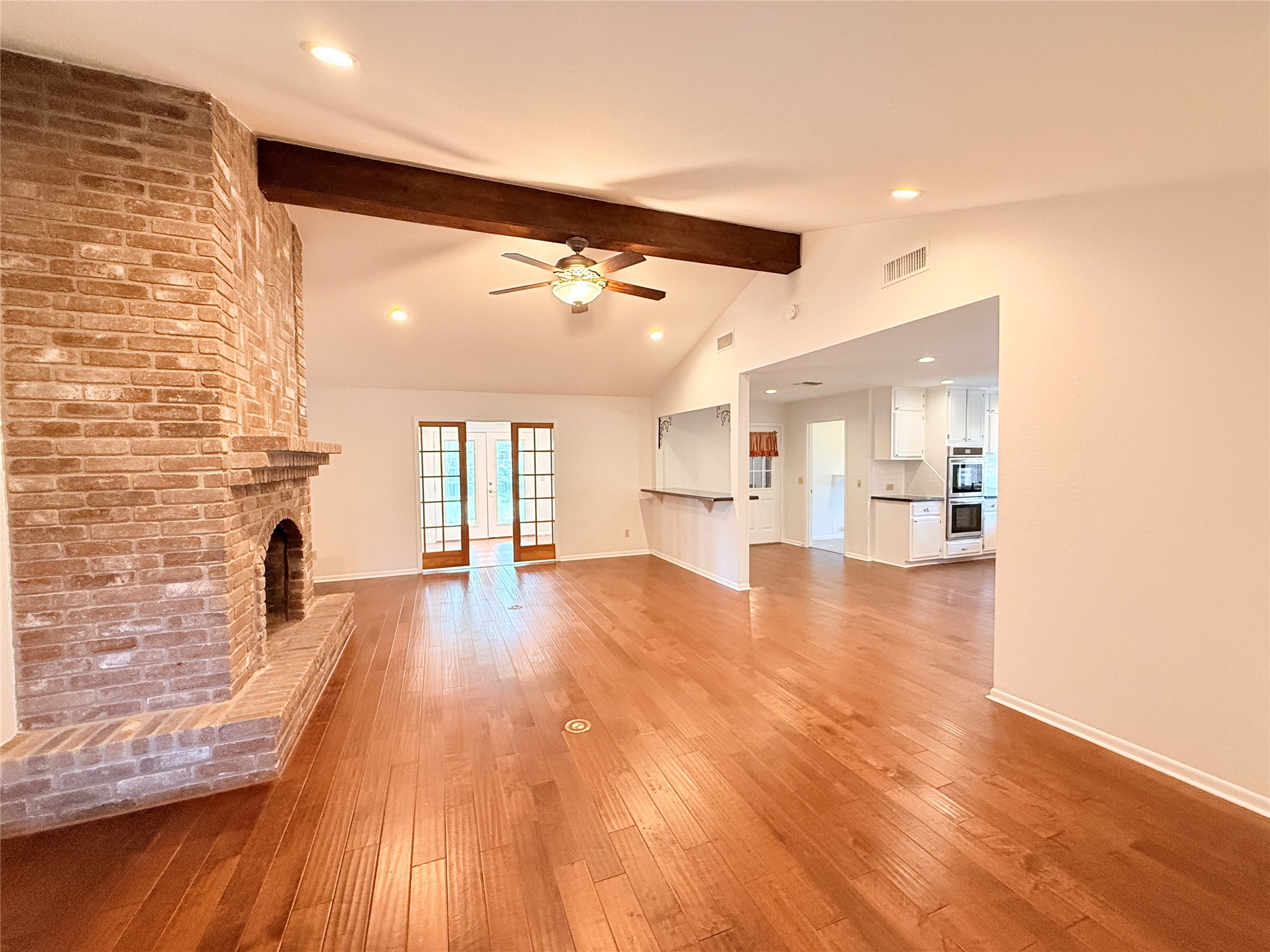 2902 Willow Creek Drive Property Photo 3