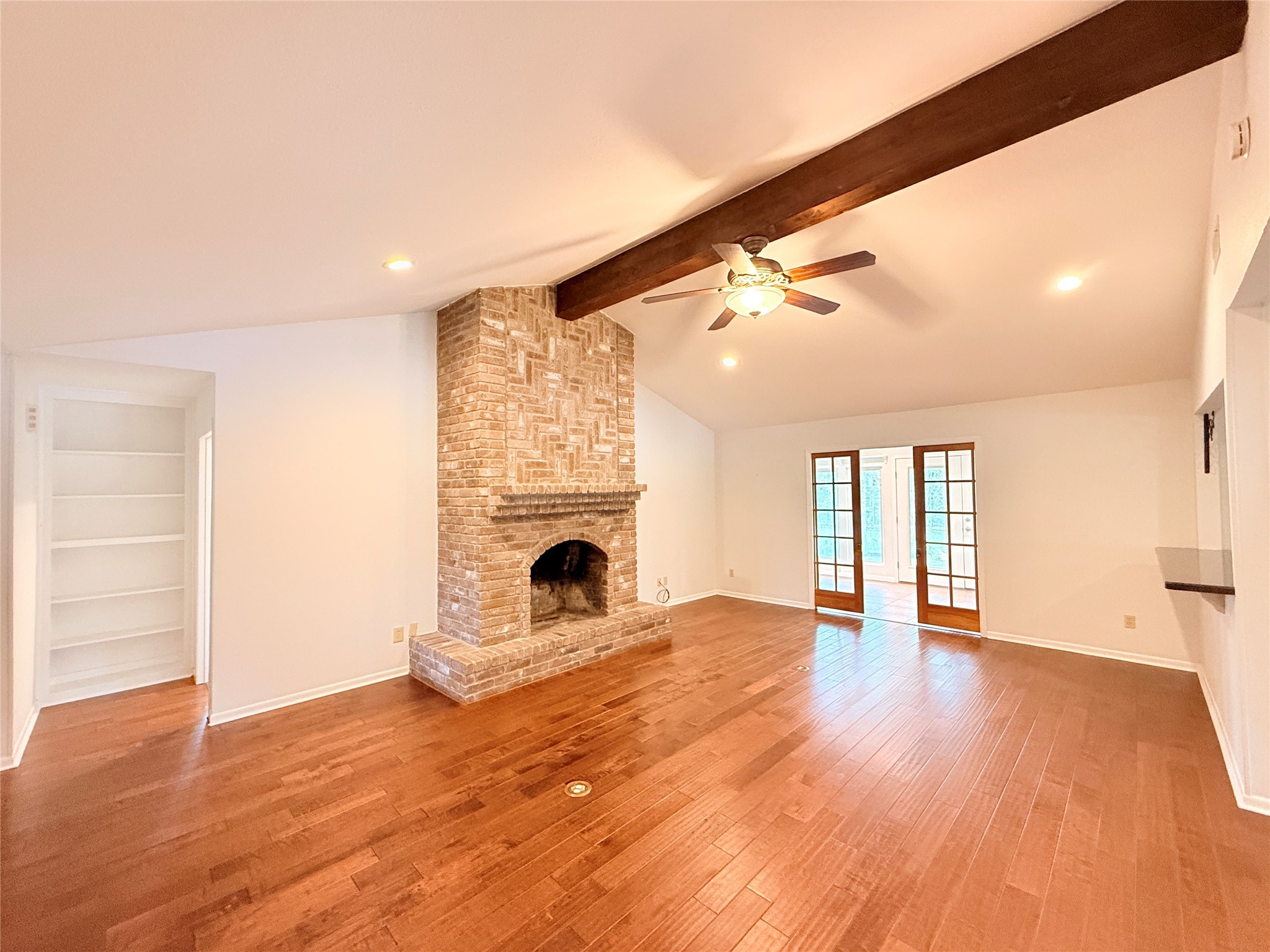 2902 Willow Creek Drive Property Photo 4