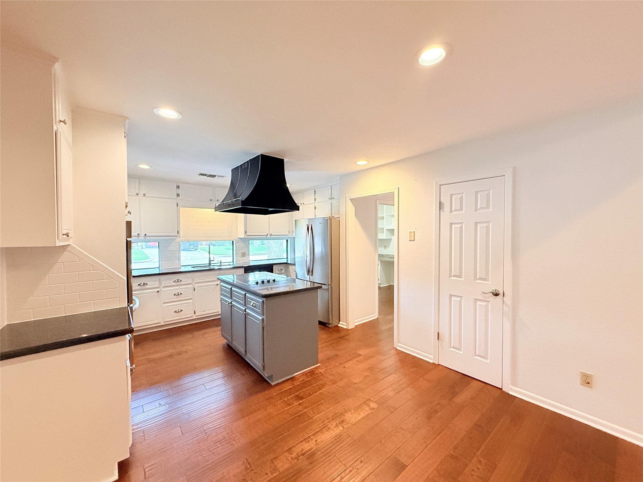 2902 Willow Creek Drive Property Photo 8