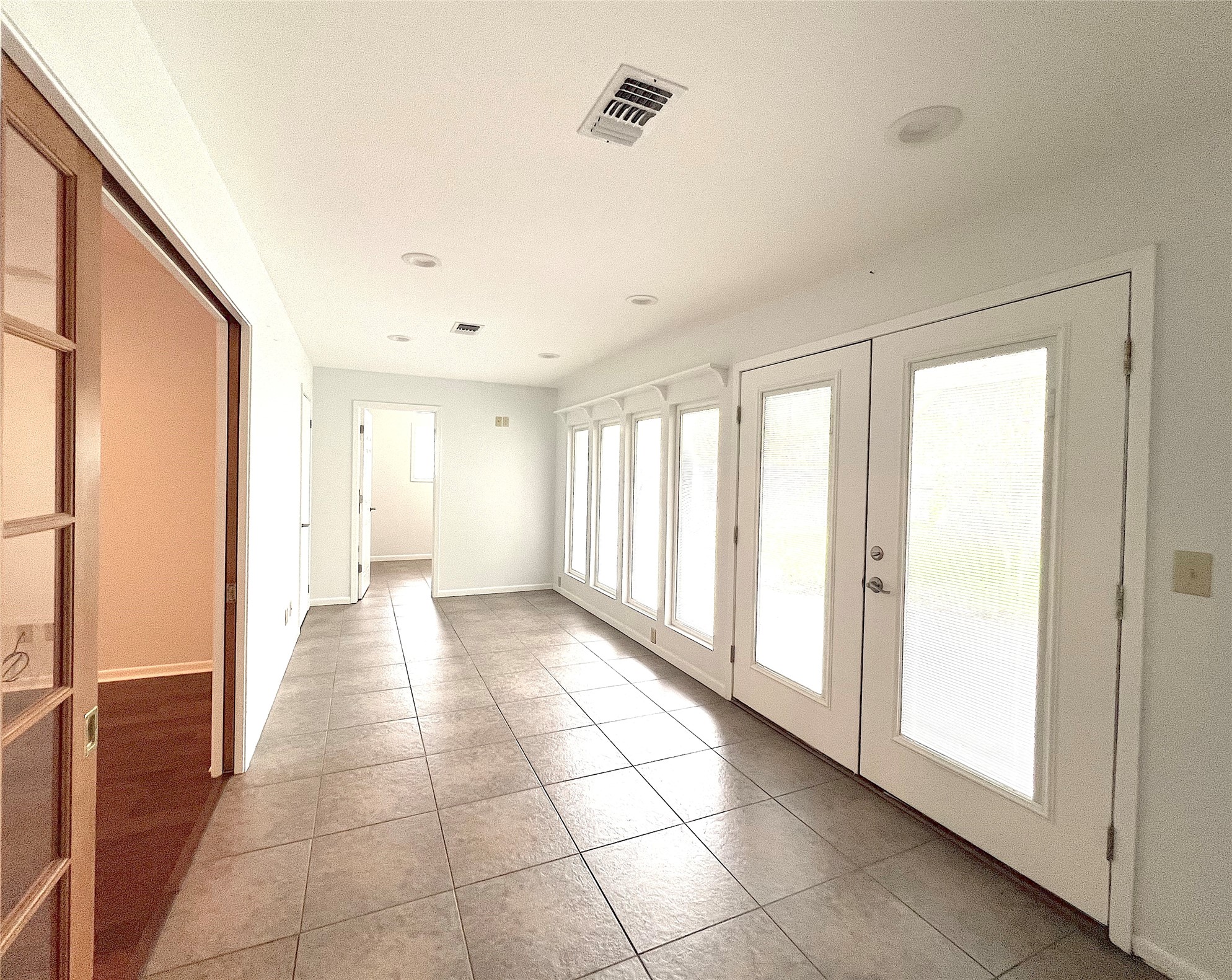 2902 Willow Creek Drive Property Photo 10