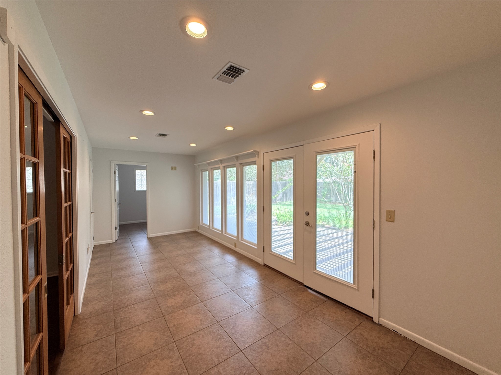 2902 Willow Creek Drive Property Photo 11
