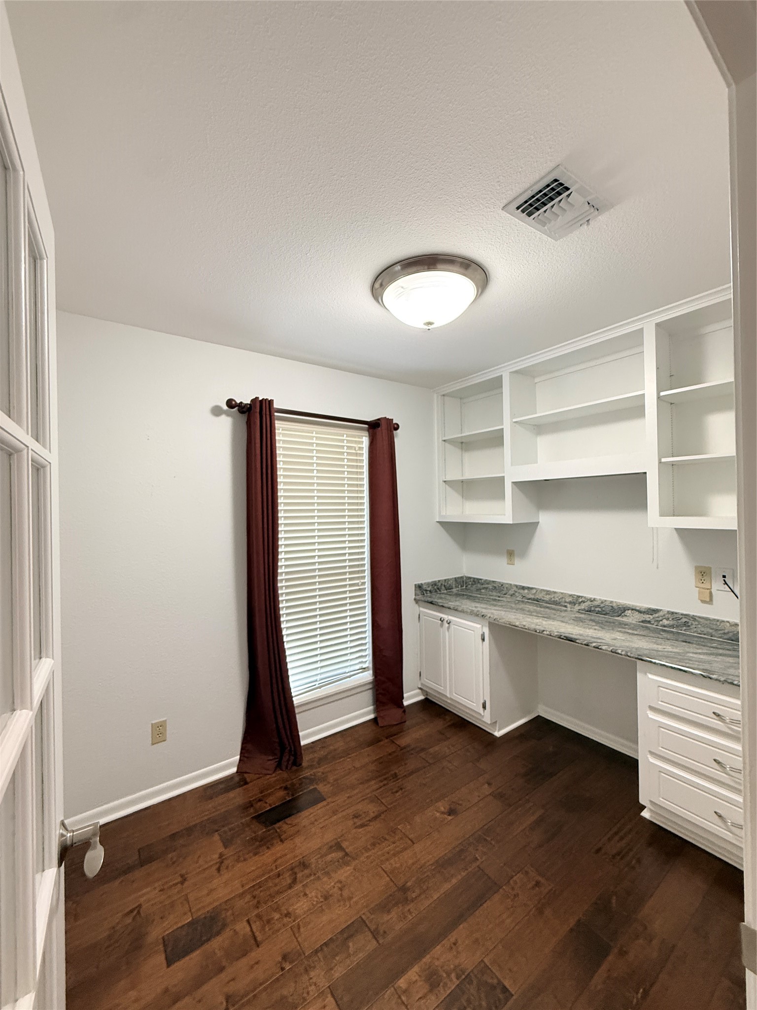 2902 Willow Creek Drive Property Photo 15