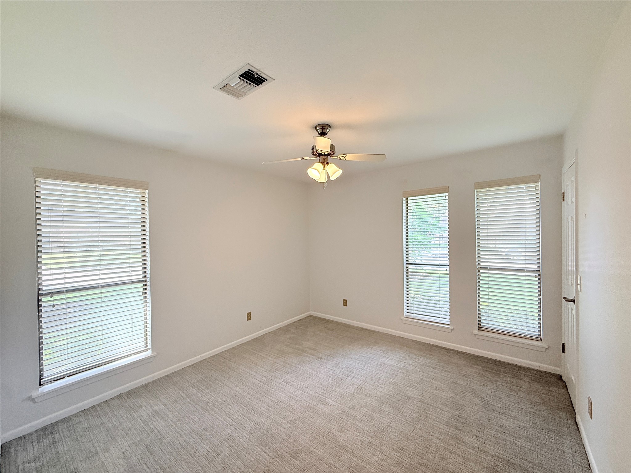 2902 Willow Creek Drive Property Photo 19