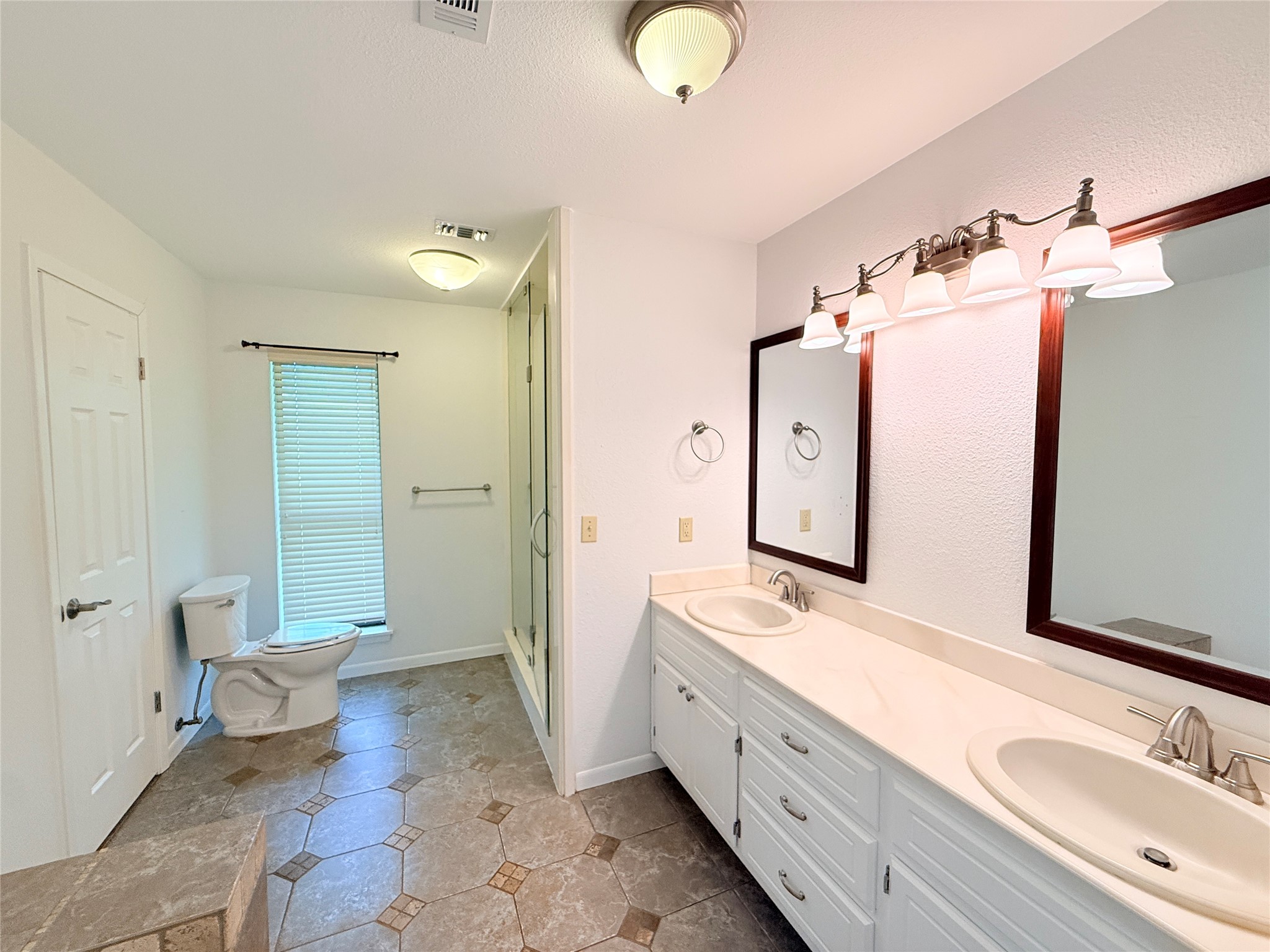 2902 Willow Creek Drive Property Photo 24