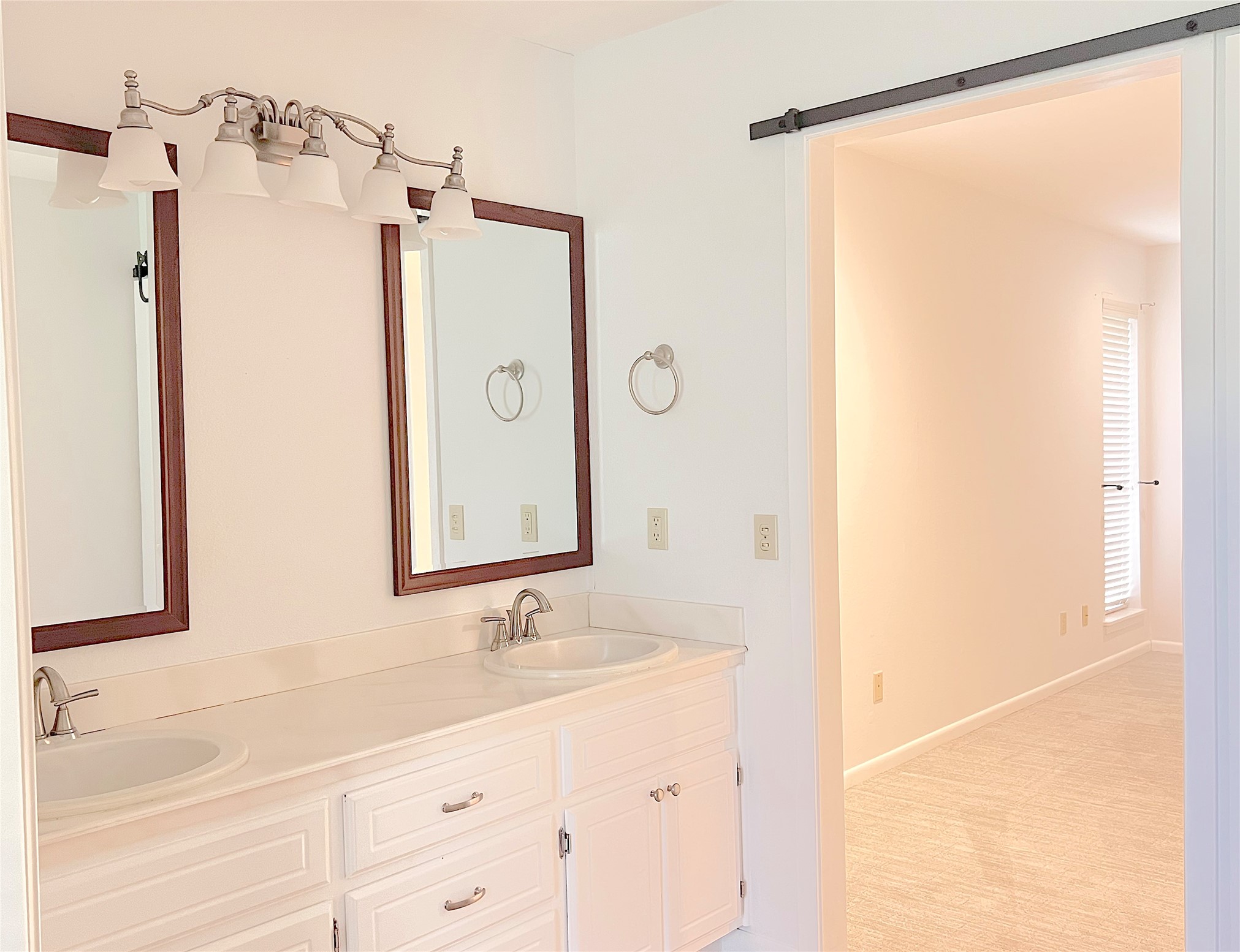 2902 Willow Creek Drive Property Photo 27