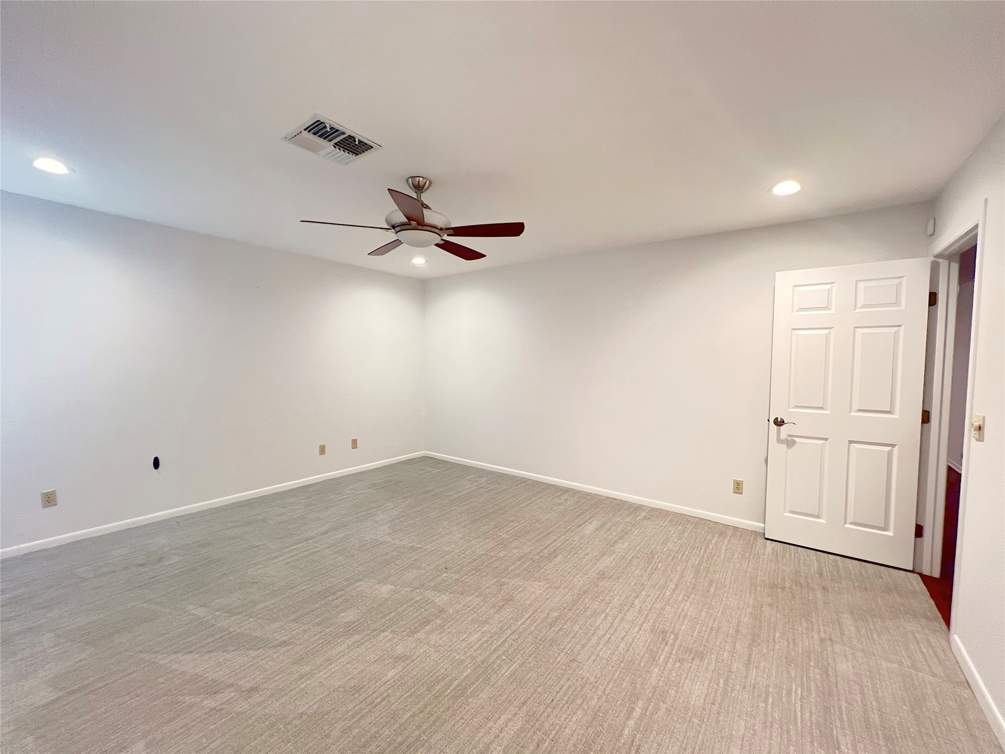 2902 Willow Creek Drive Property Photo 28