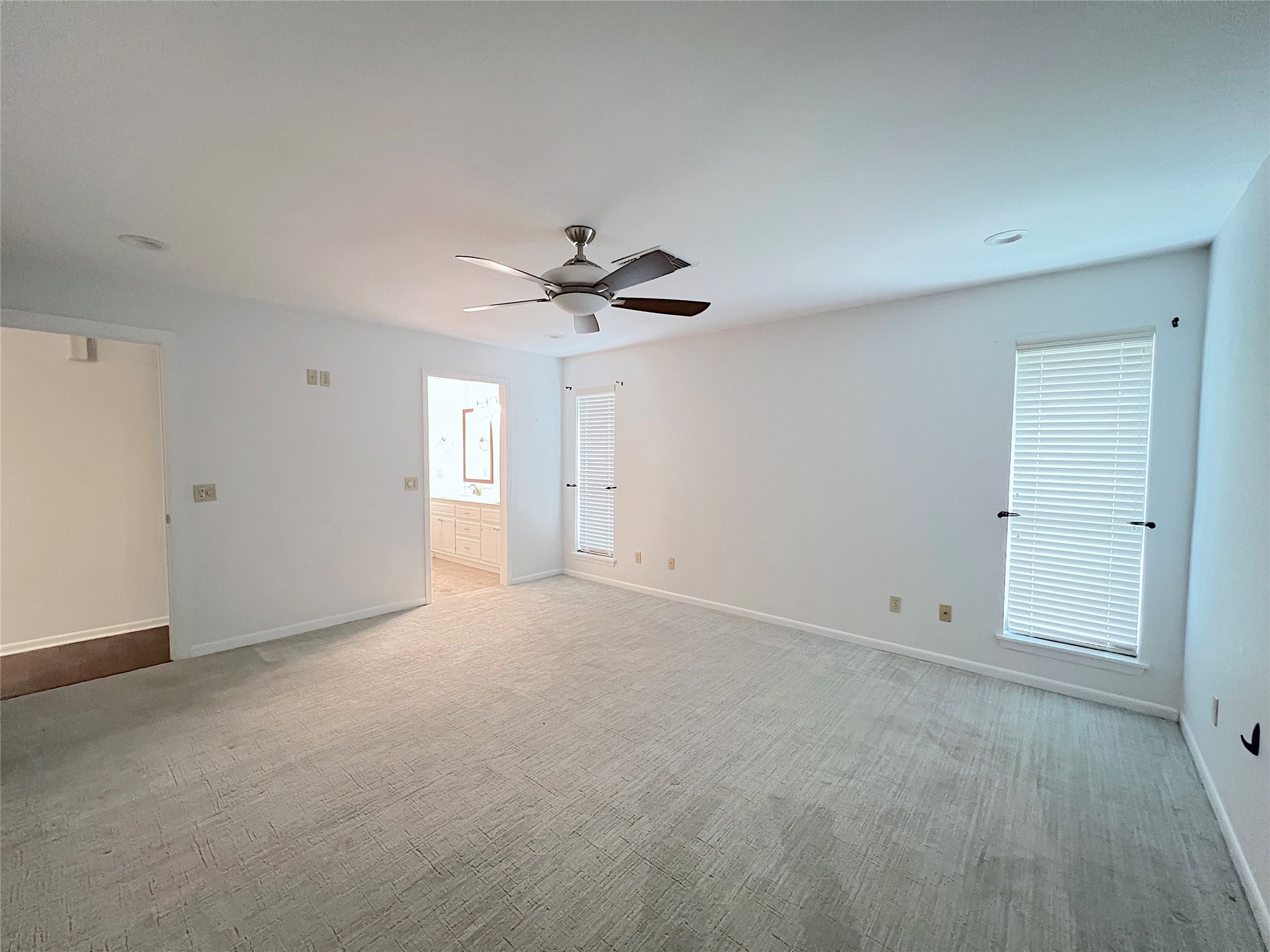 2902 Willow Creek Drive Property Photo 29