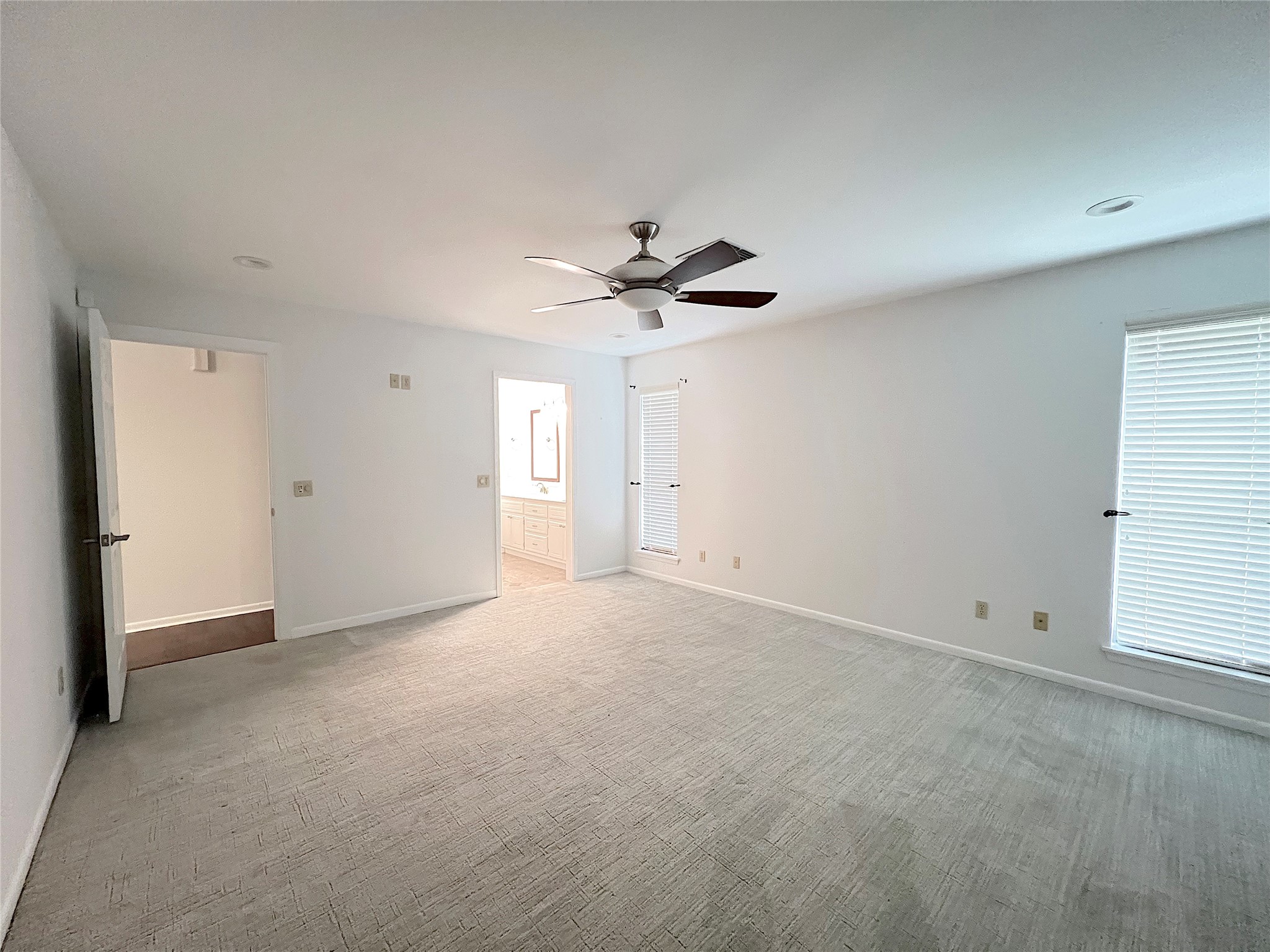 2902 Willow Creek Drive Property Photo 30