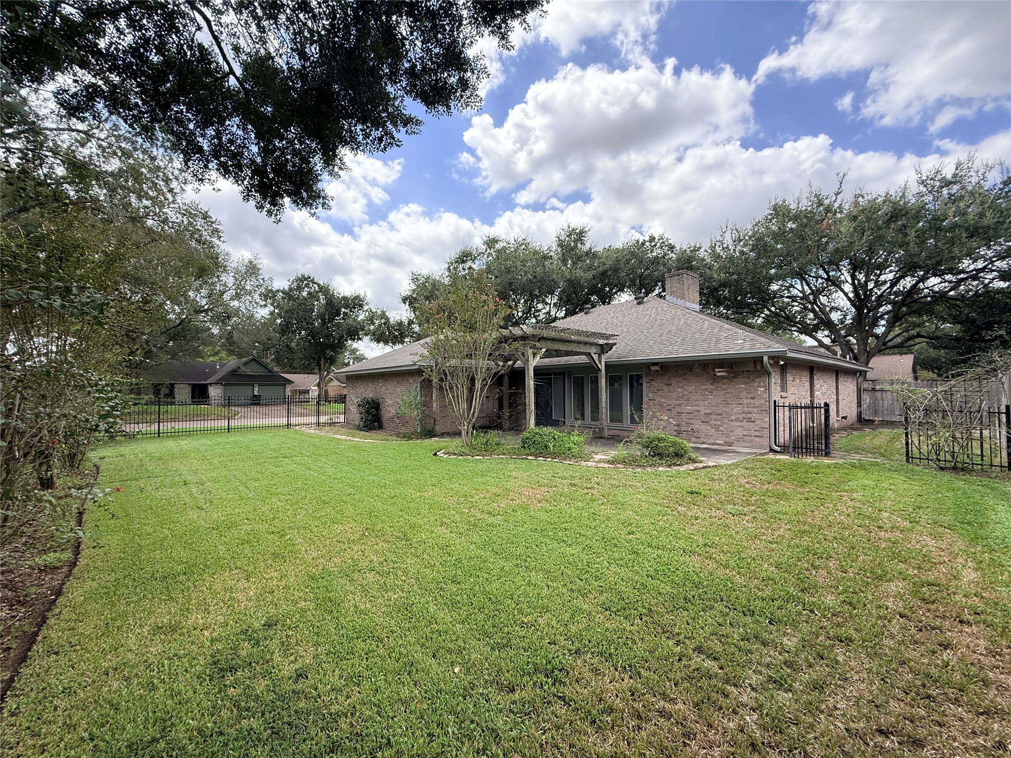 2902 Willow Creek Drive Property Photo 32