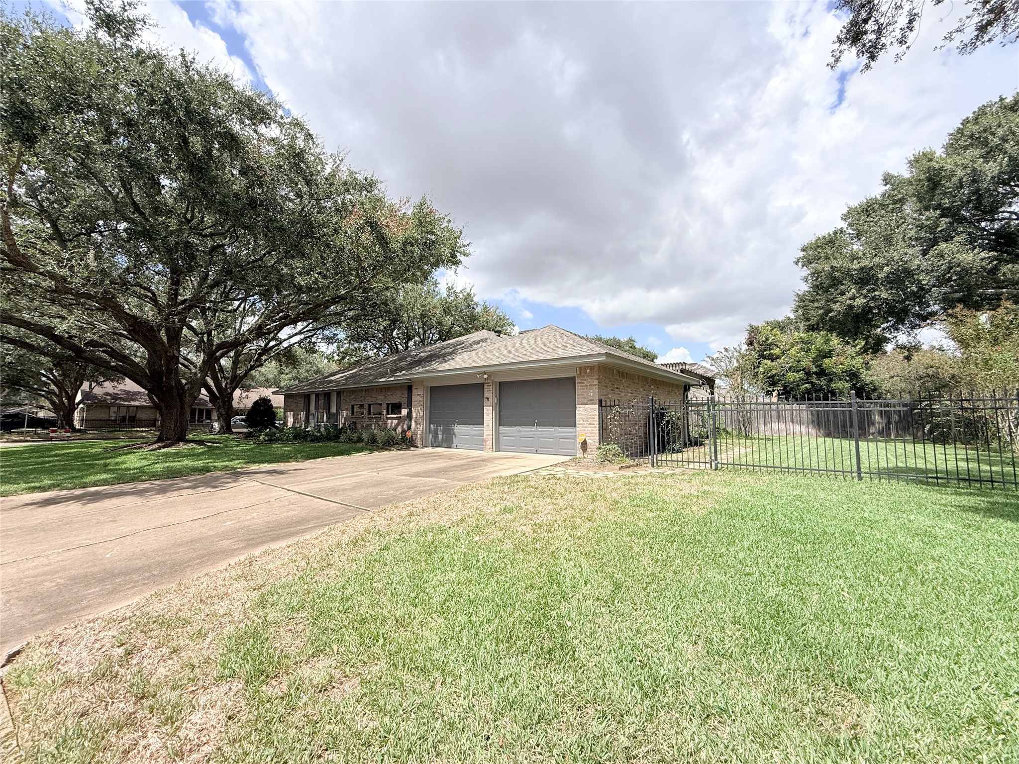 2902 Willow Creek Drive Property Photo 33