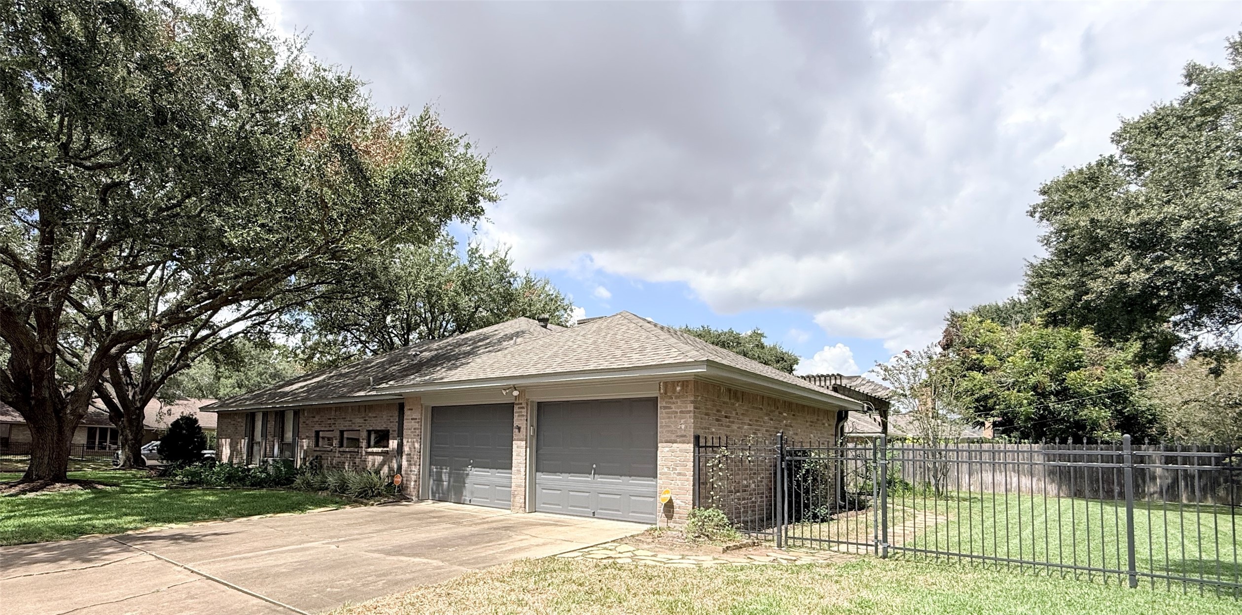 2902 Willow Creek Drive Property Photo 34