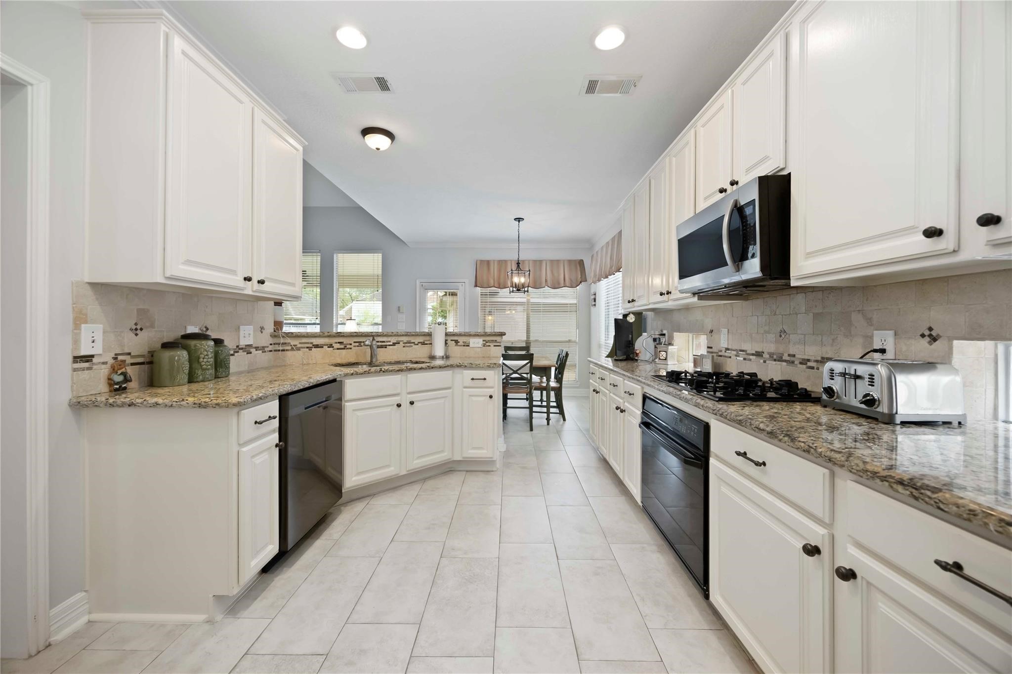 13611 Delacey Lane Property Photo 7