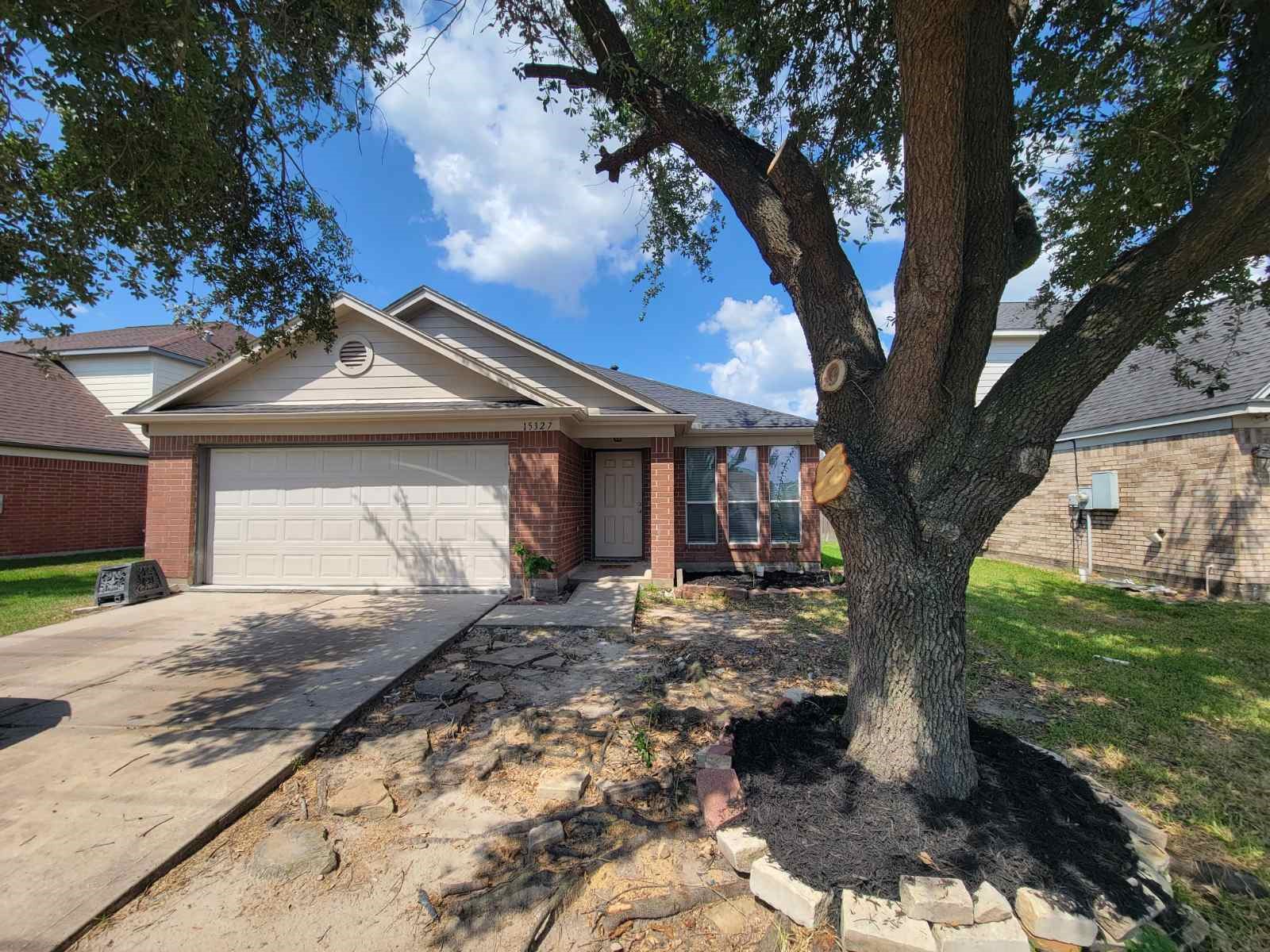 15327 Trecastle Drive Property Photo 2