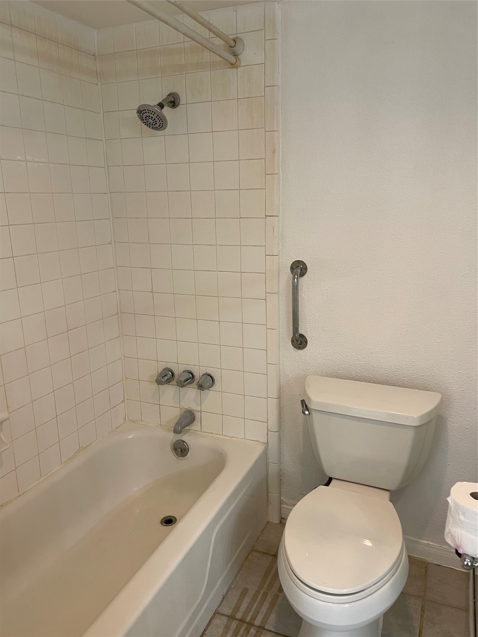 2100 Tanglewilde Street 597 Property Photo 13
