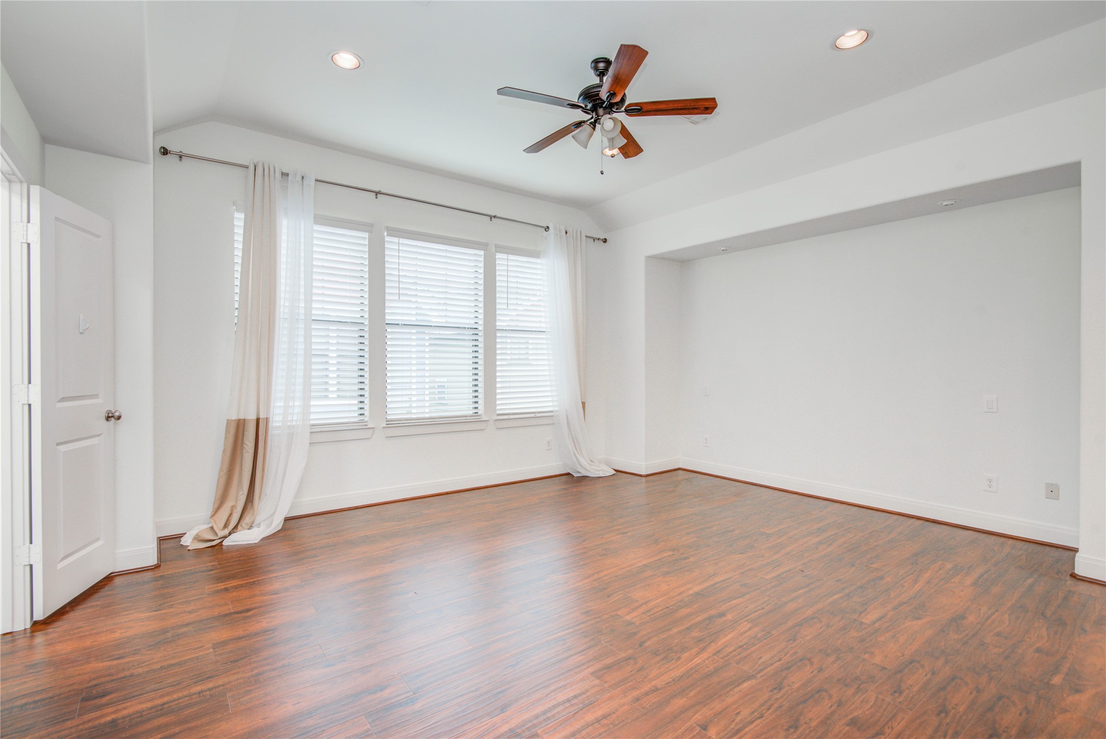 2414 Charleston Street B Property Photo 25