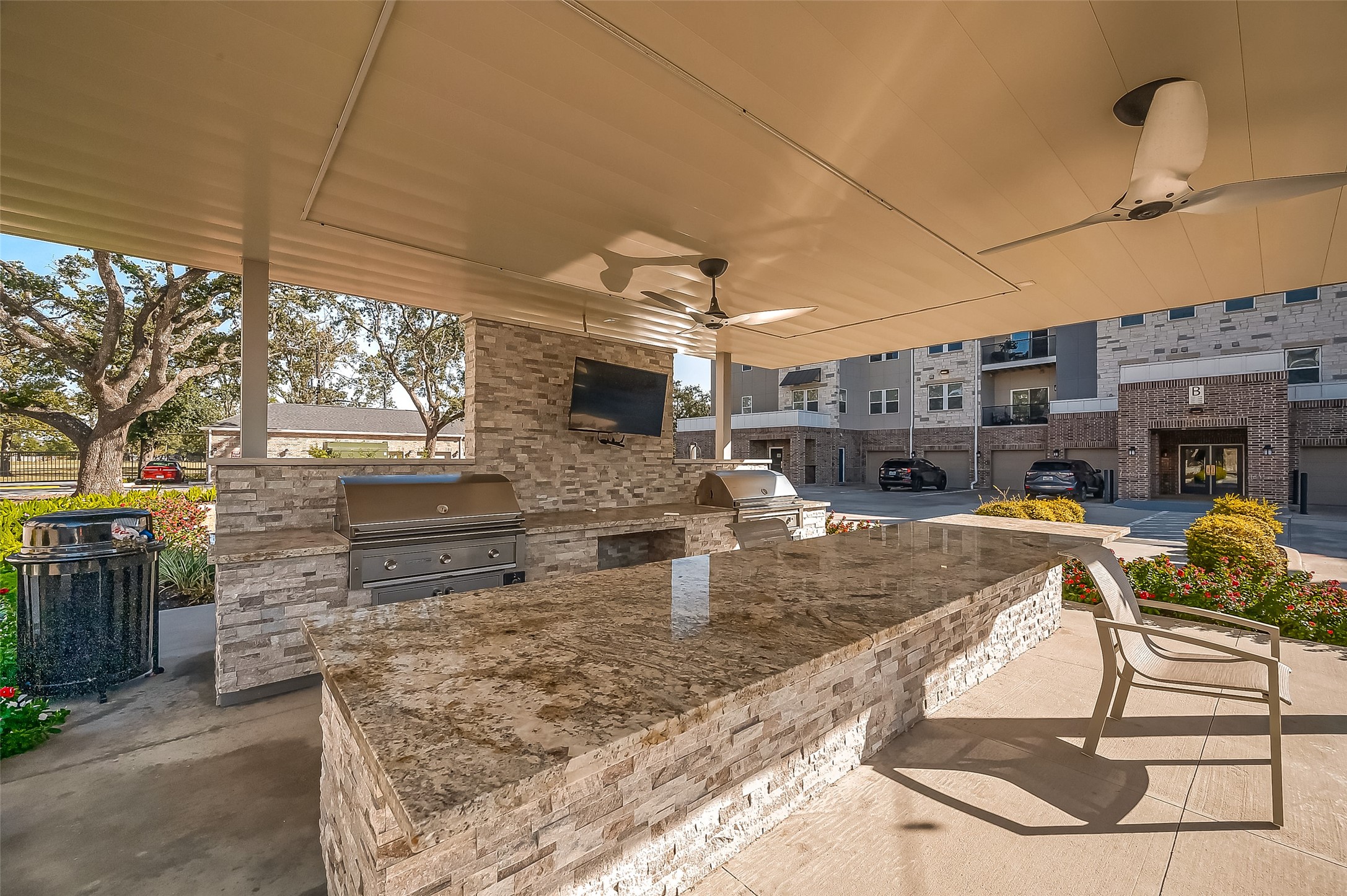 6804 Westview Drive 1402 Property Photo 6