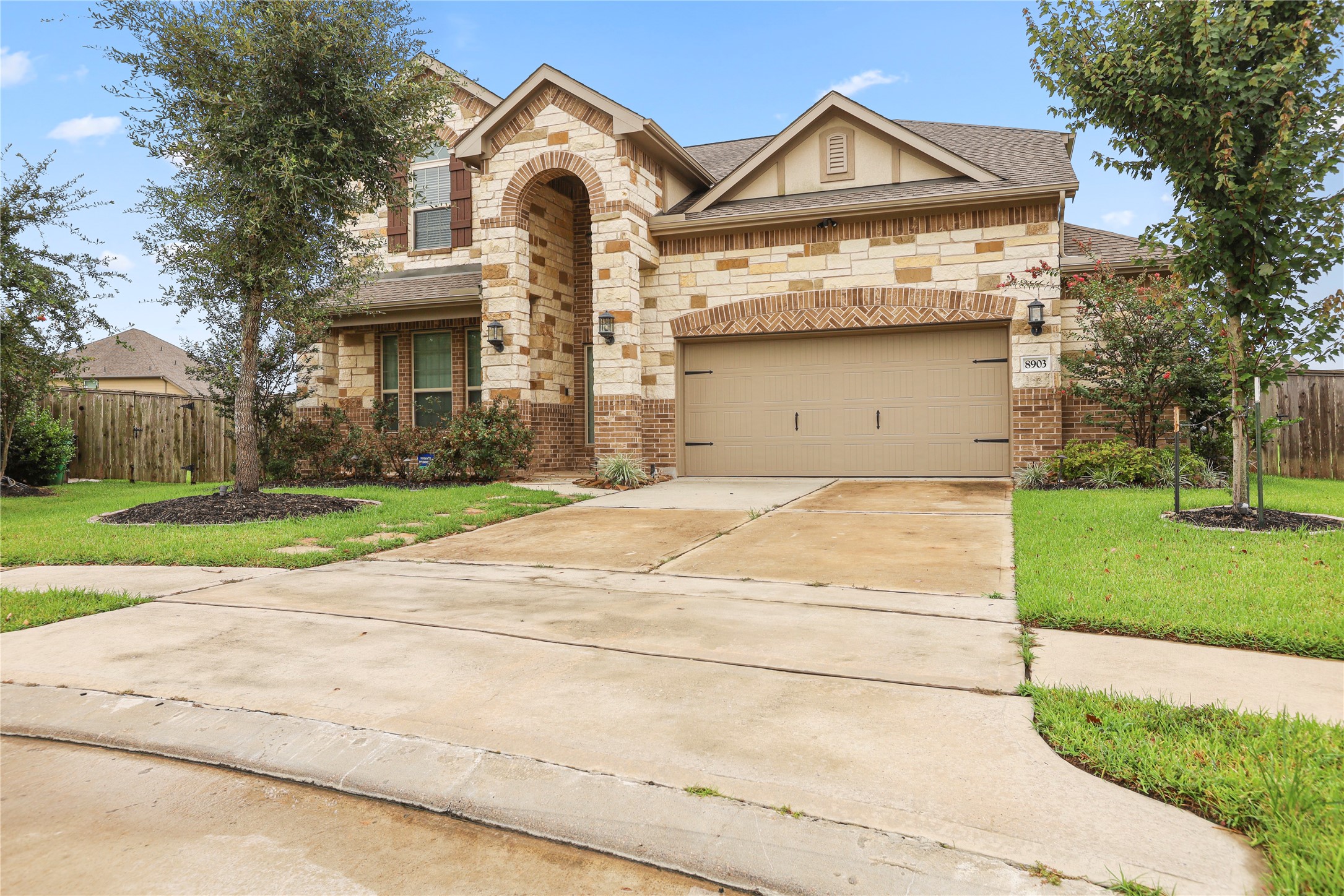 8903 Lost Castle Way Property Photo 2