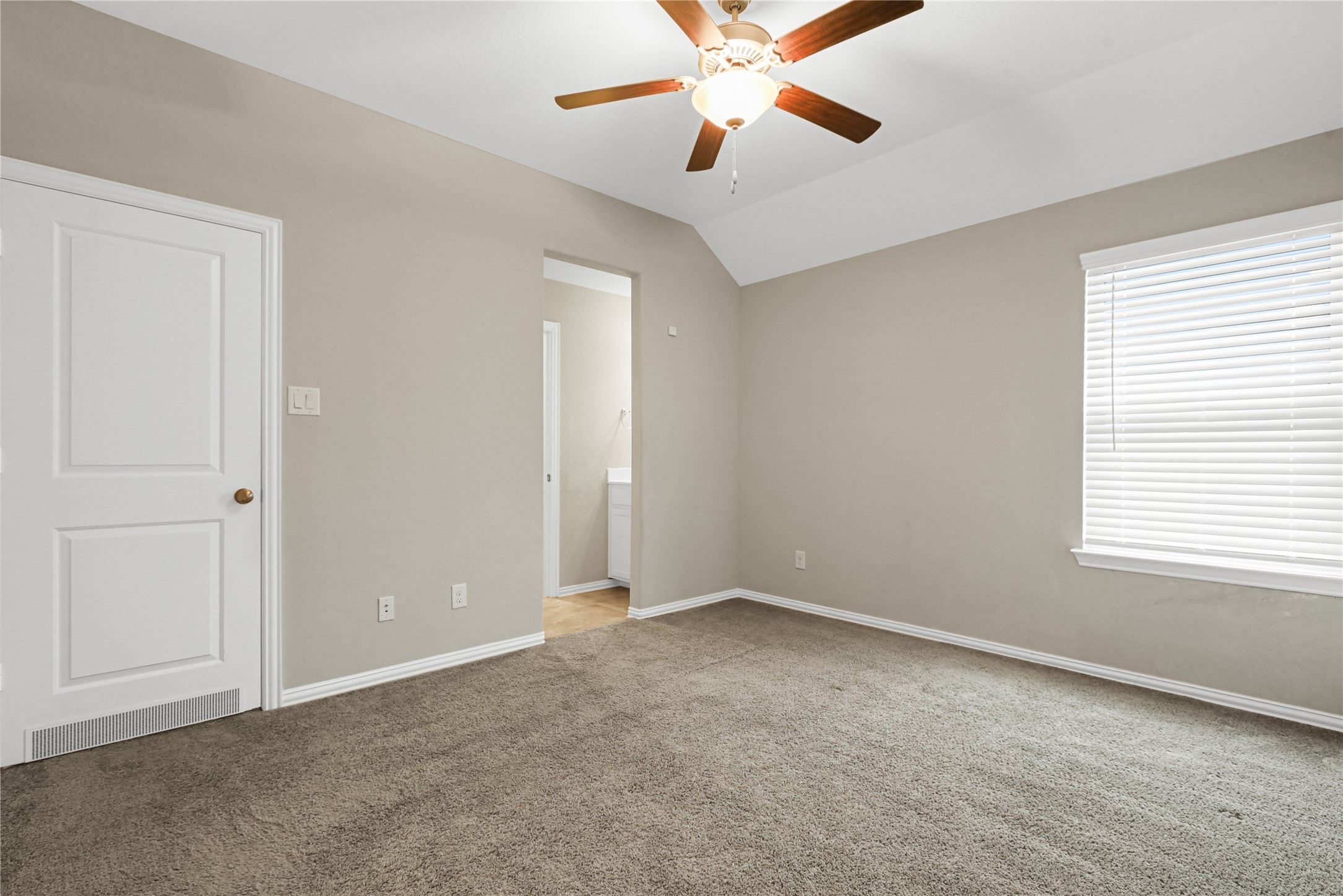 8903 Lost Castle Way Property Photo 27