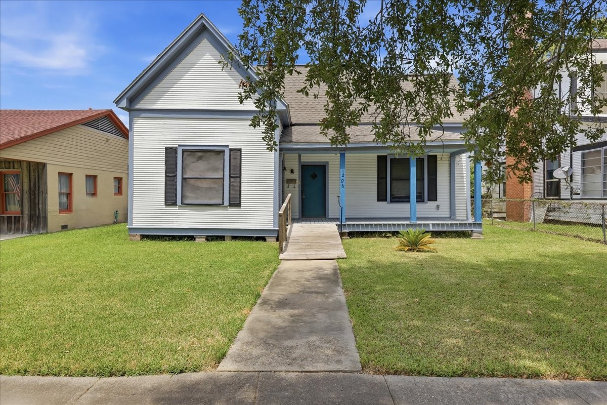 1206 Pine Avenue Property Photo 1