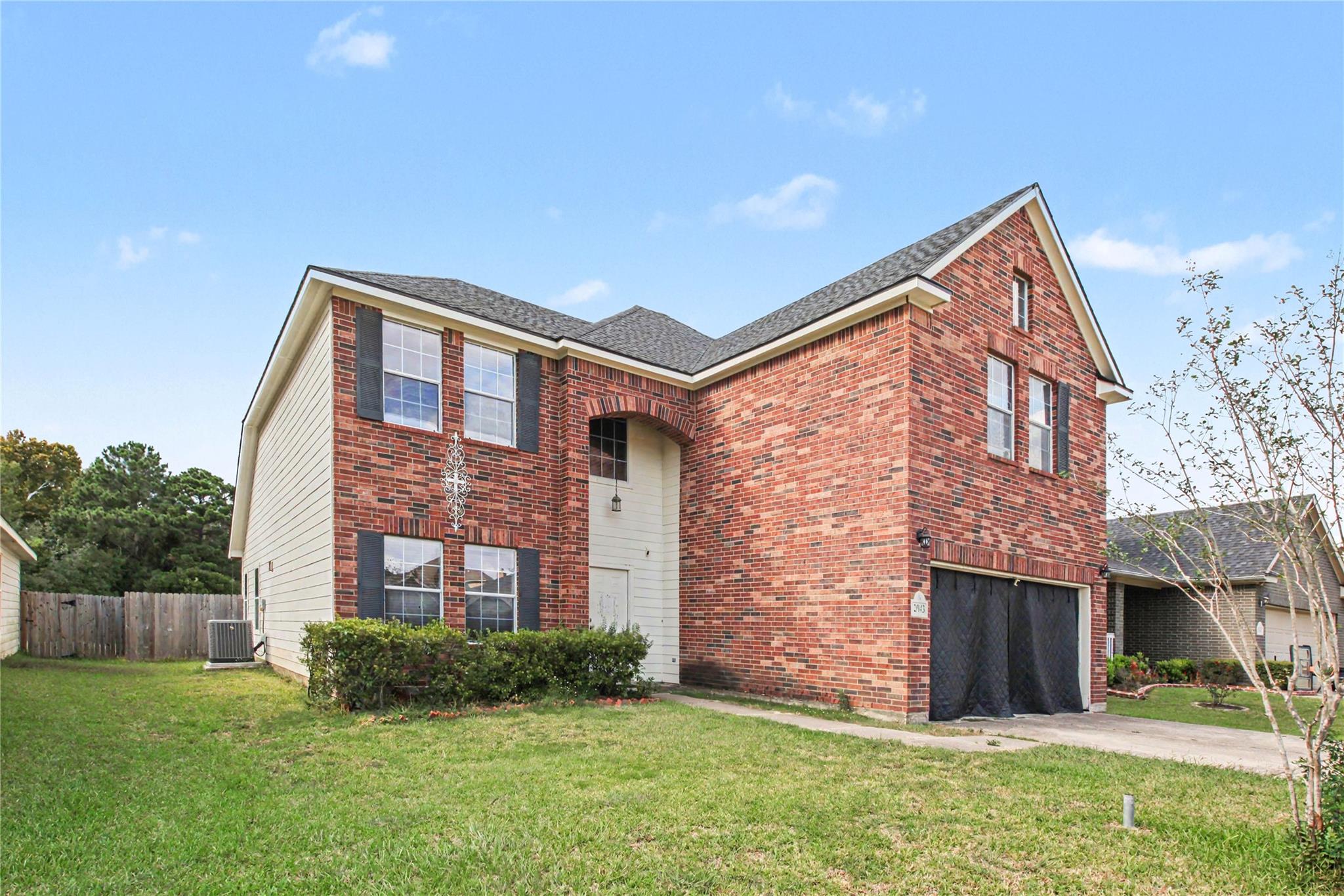 2043 Briar Grove Drive, Conroe Tx 77301 Property Photo 2