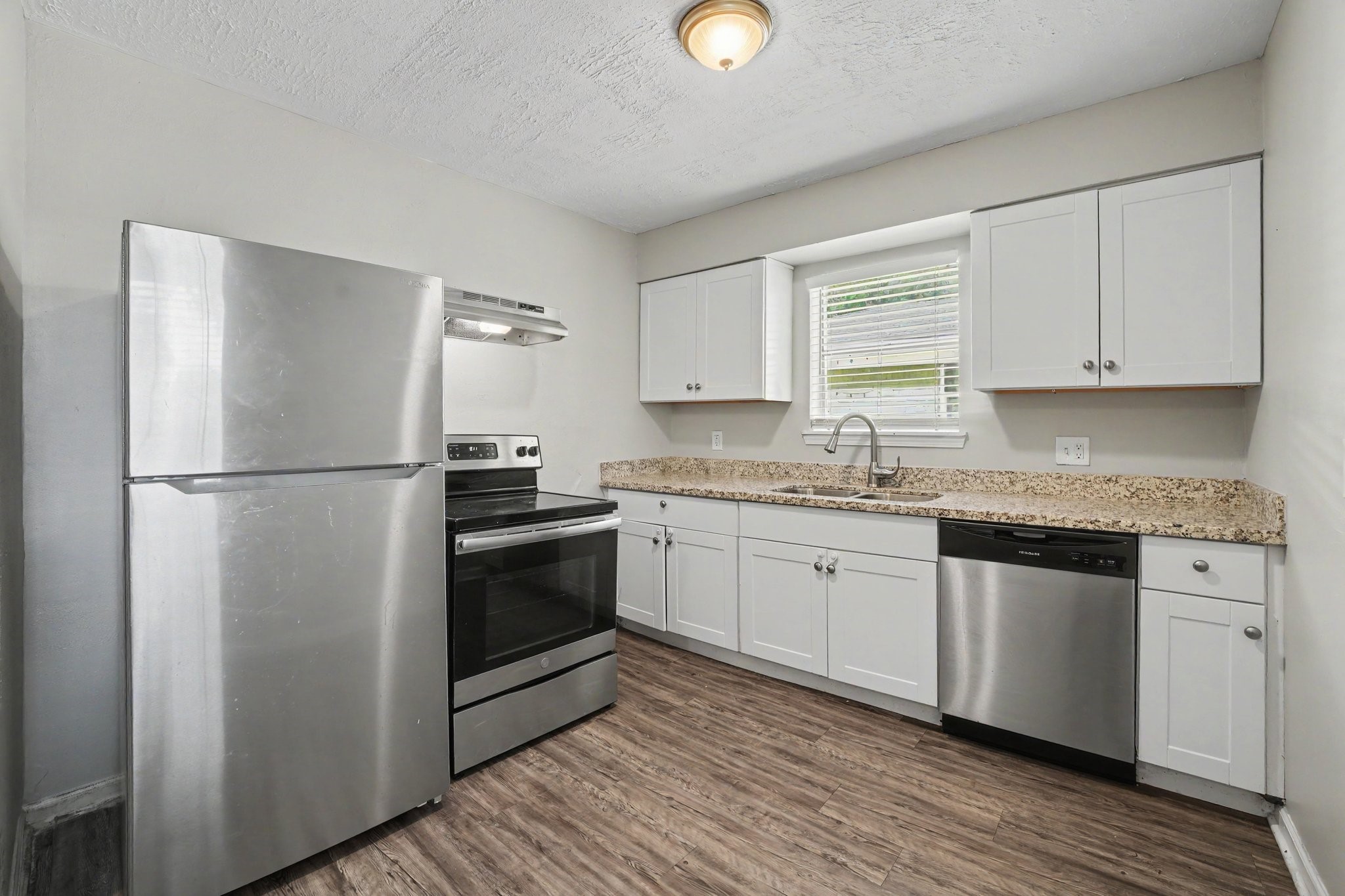 8807 Barton Street Property Photo 6
