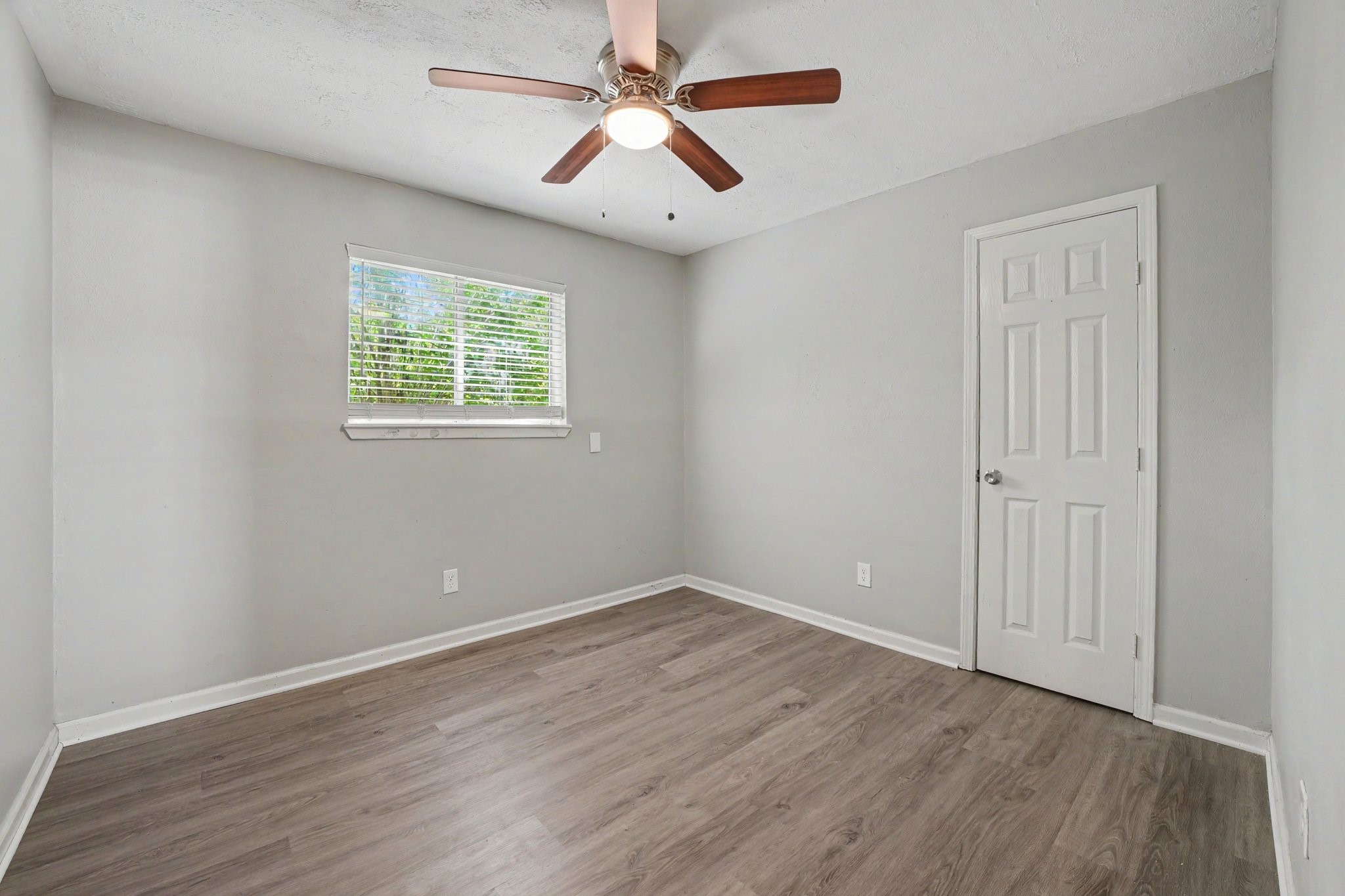 8807 Barton Street Property Photo 11