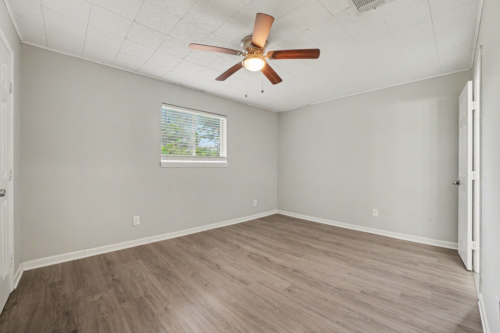 8807 Barton Street Property Photo 13