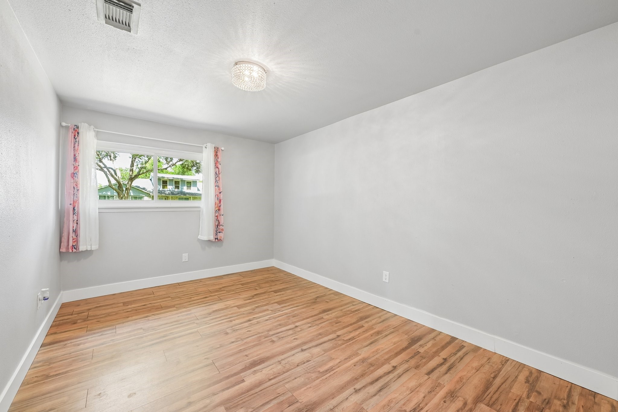101 W Larkspur Drive Property Photo 16