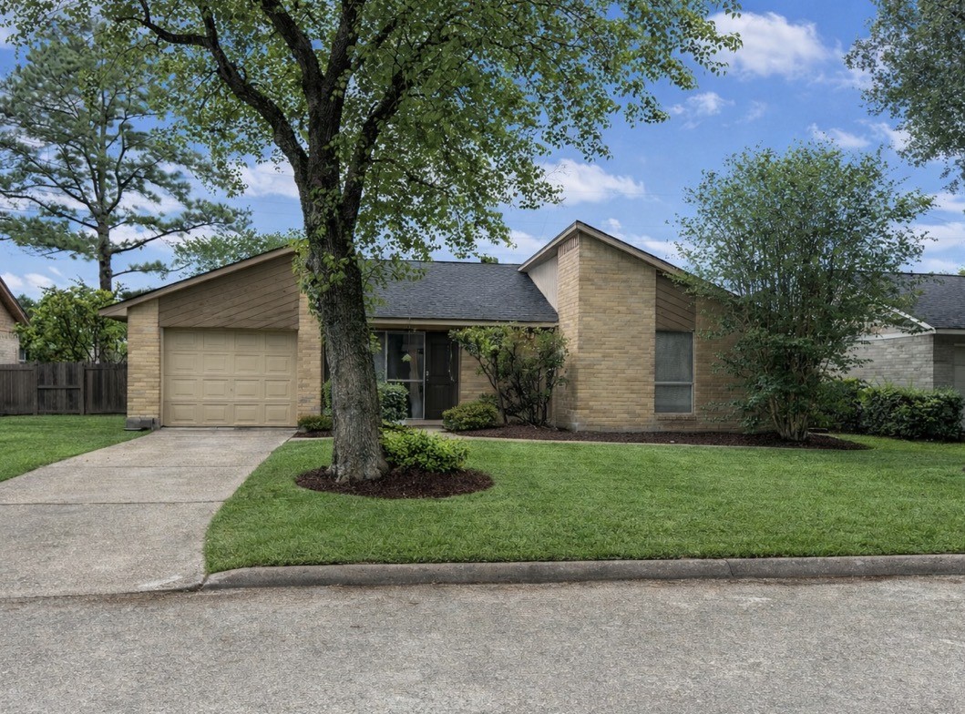 2718 S Brompton Property Photo 1