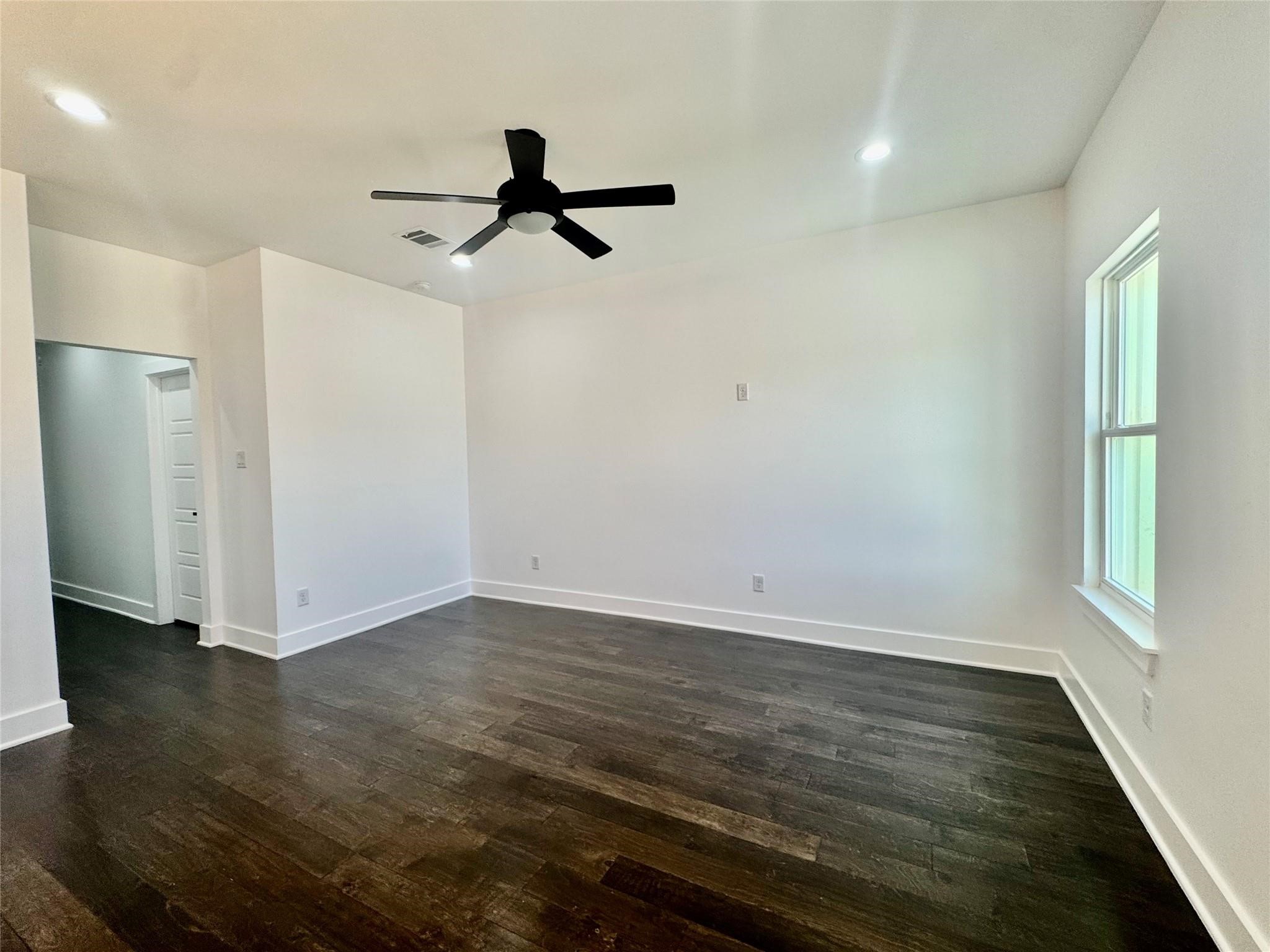 6928 Paris Property Photo 3