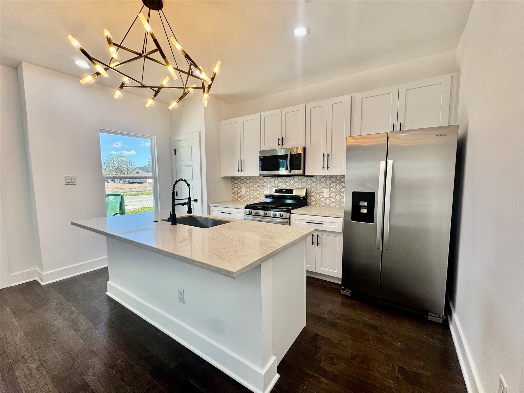 6928 Paris Property Photo 5