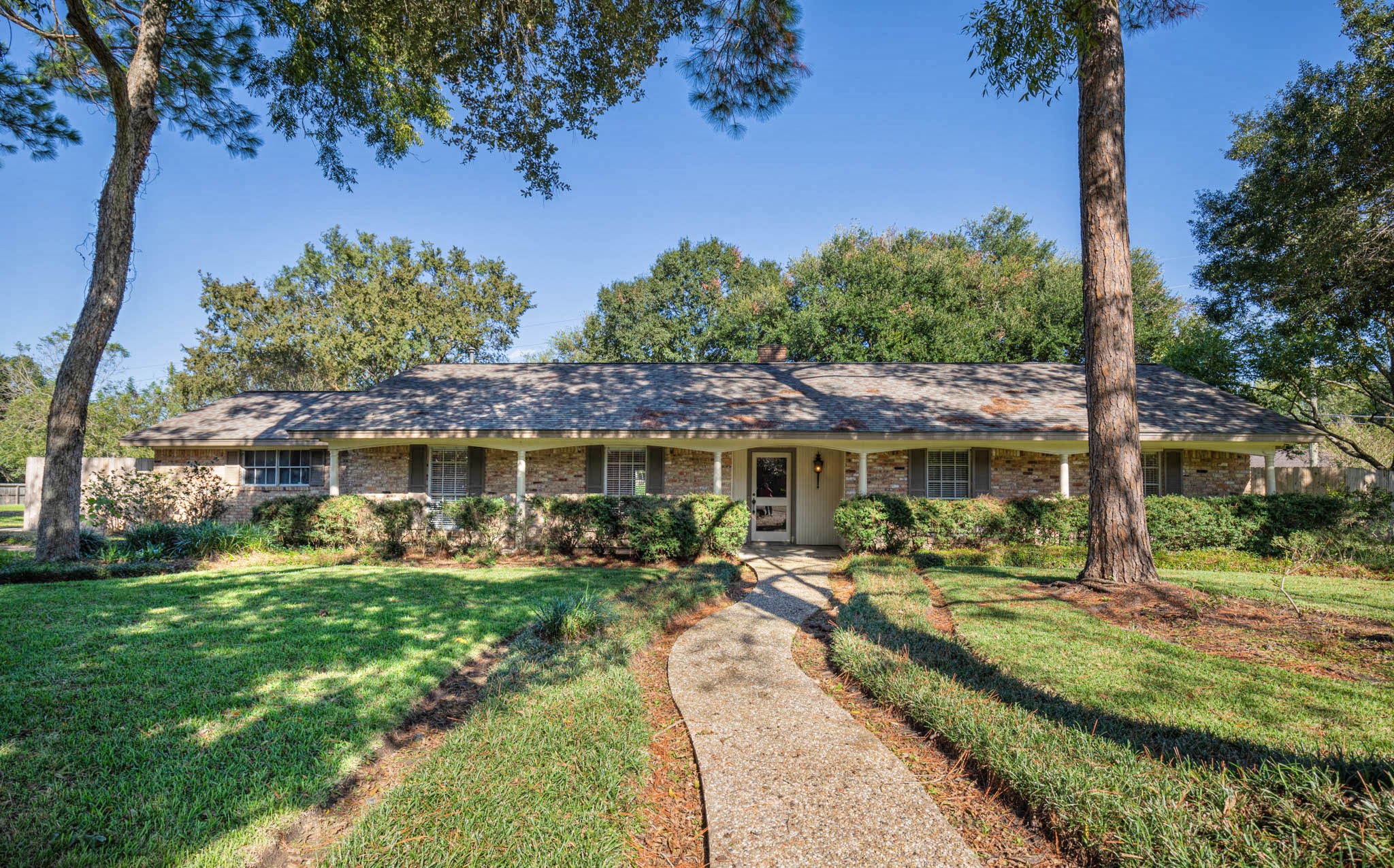 921 Victoria Drive Property Photo 1