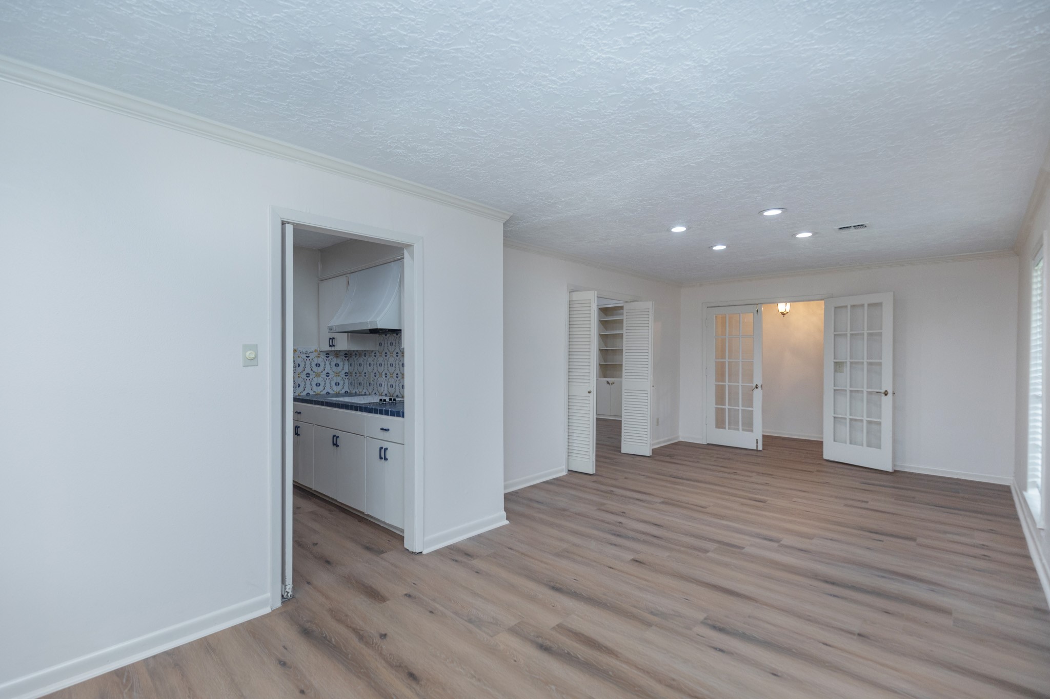 921 Victoria Drive Property Photo 11