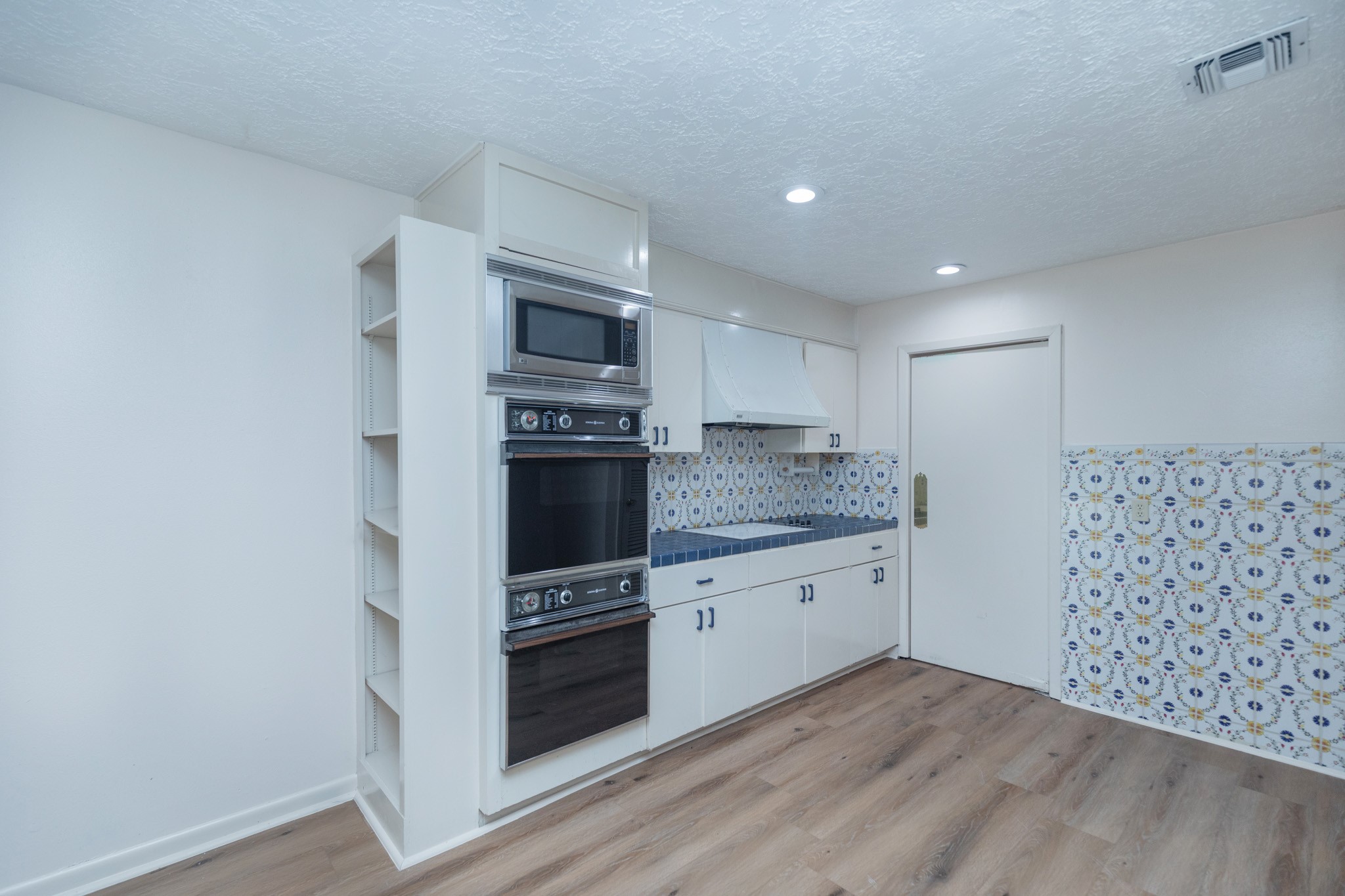 921 Victoria Drive Property Photo 18