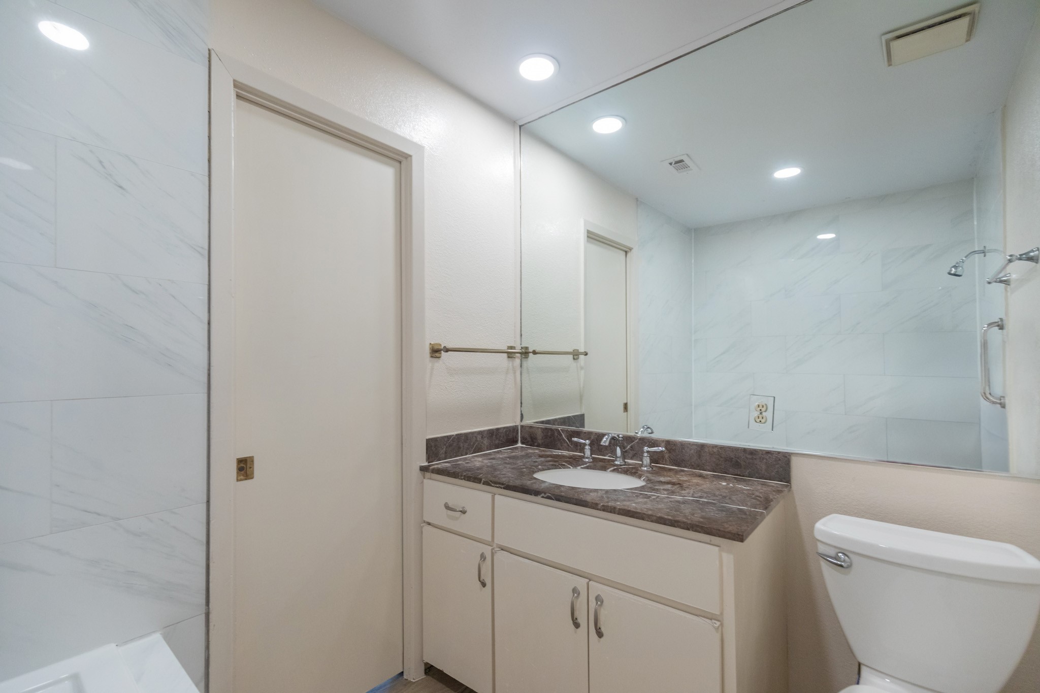 921 Victoria Drive Property Photo 26