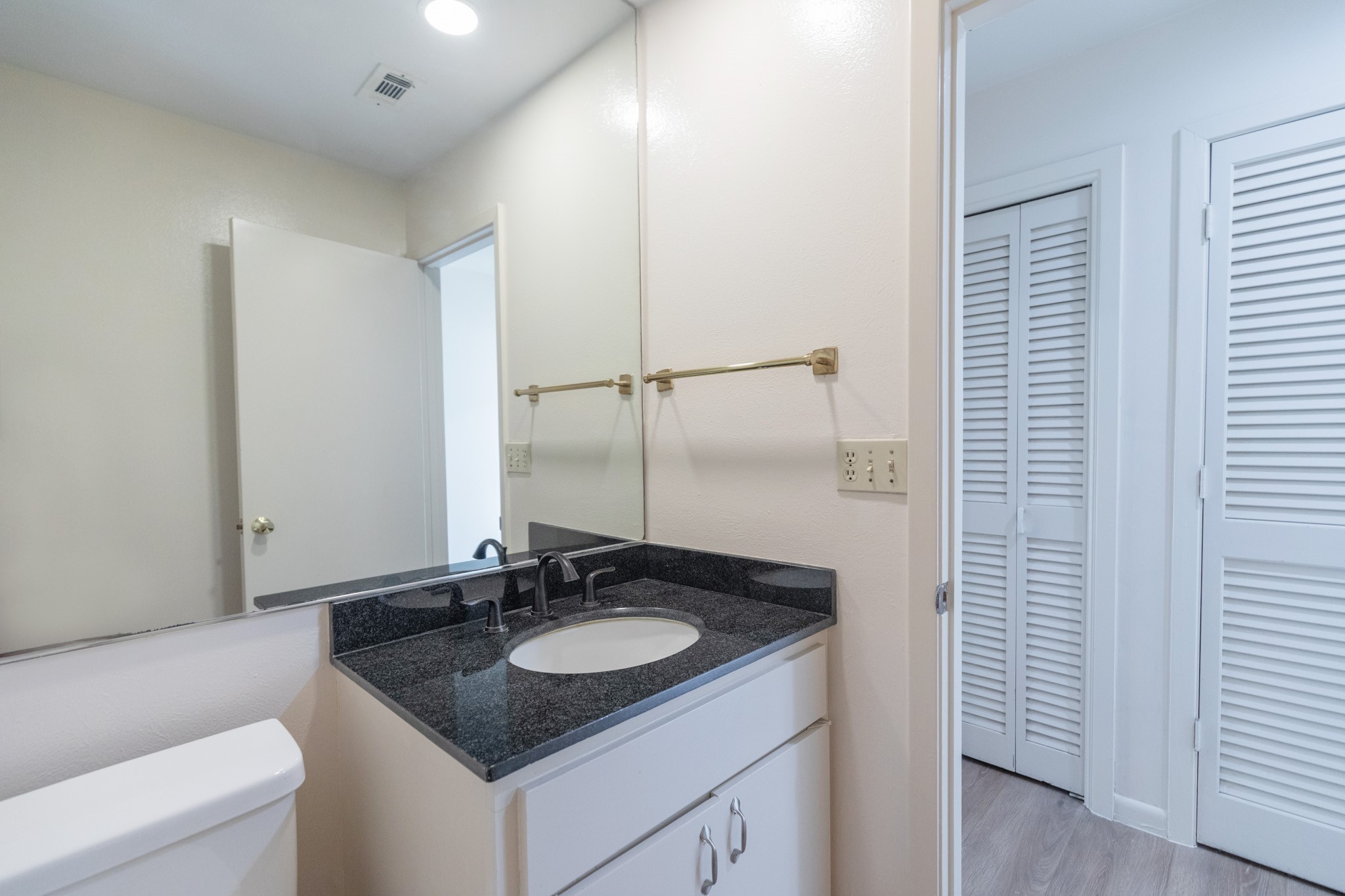 921 Victoria Drive Property Photo 28