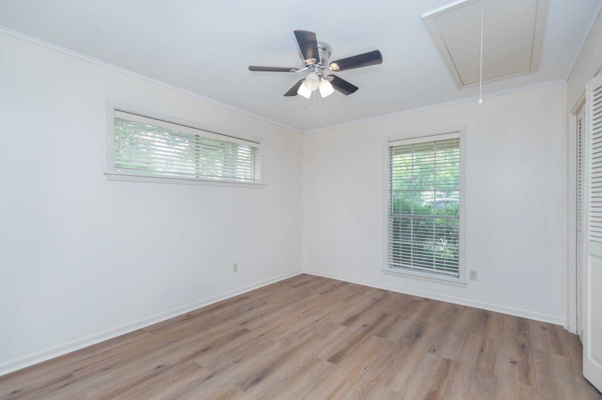 921 Victoria Drive Property Photo 32