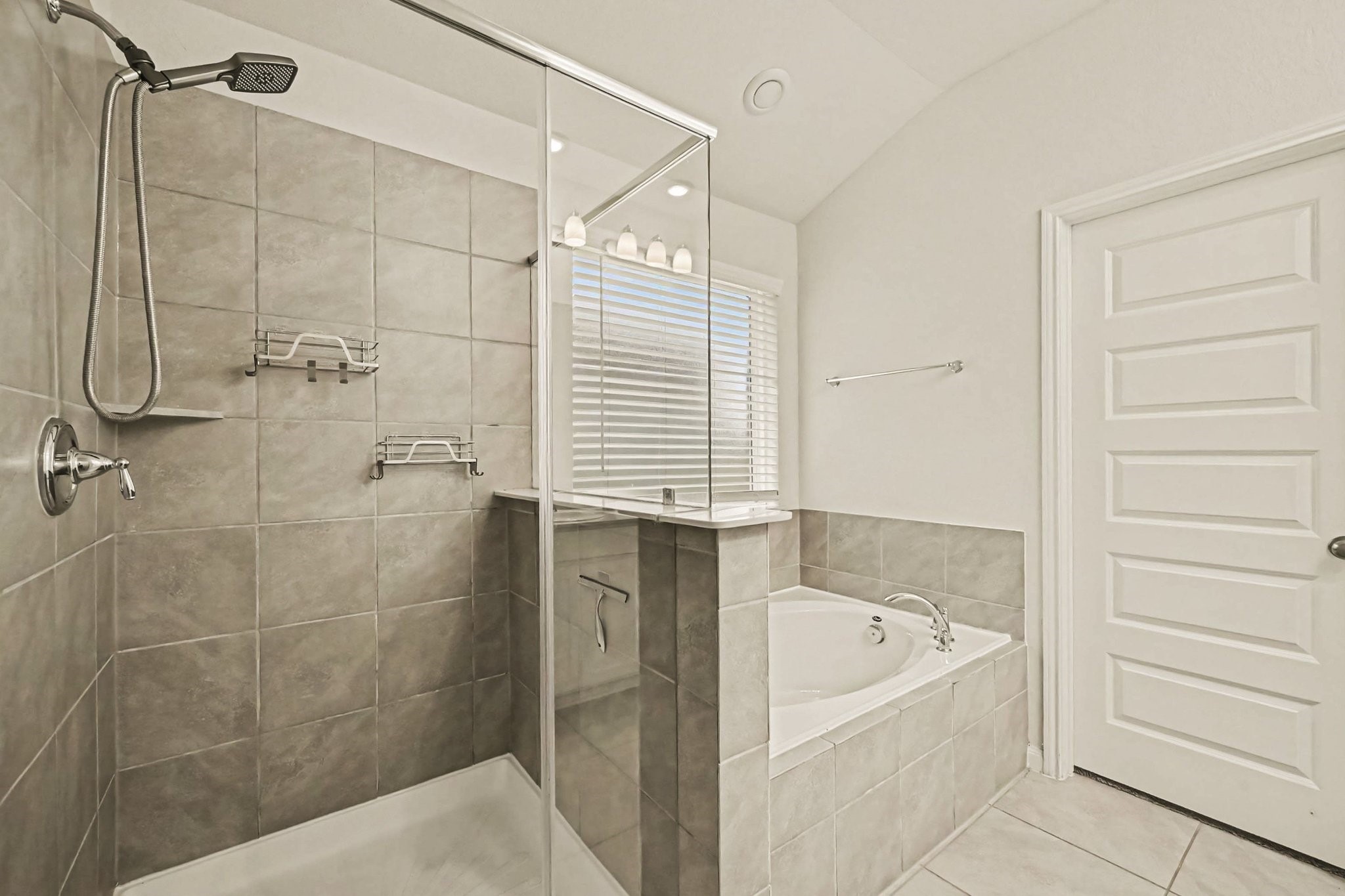 6611 Casper Falls Trl Property Photo 17