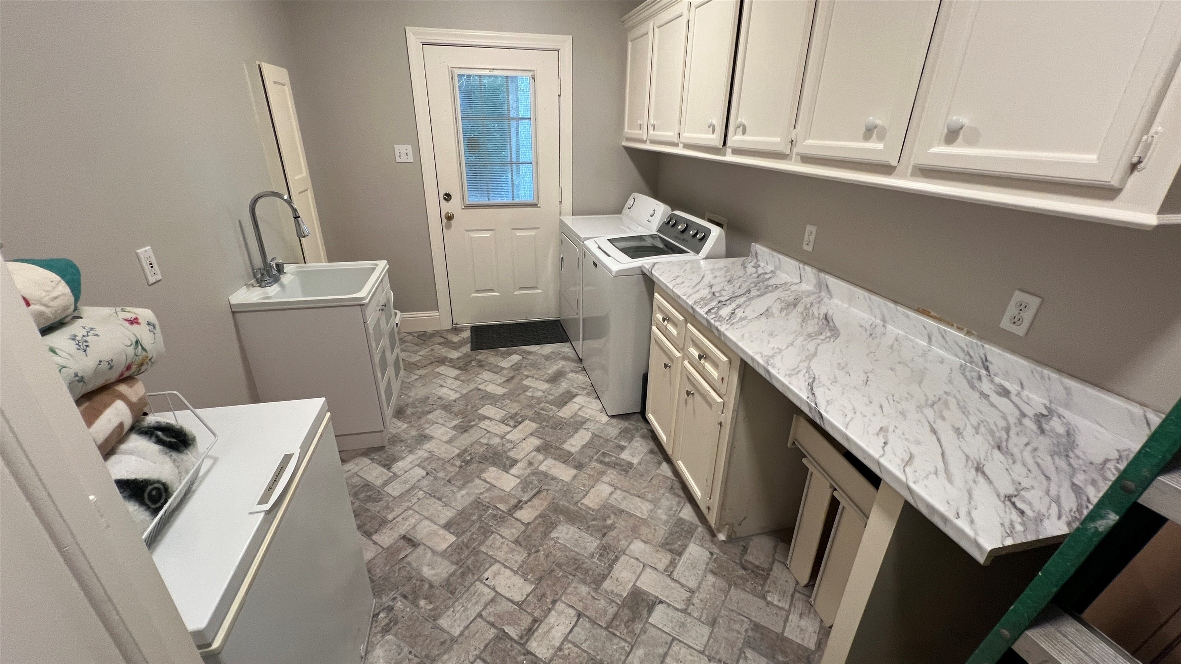 122 E Park Drive Property Photo 29