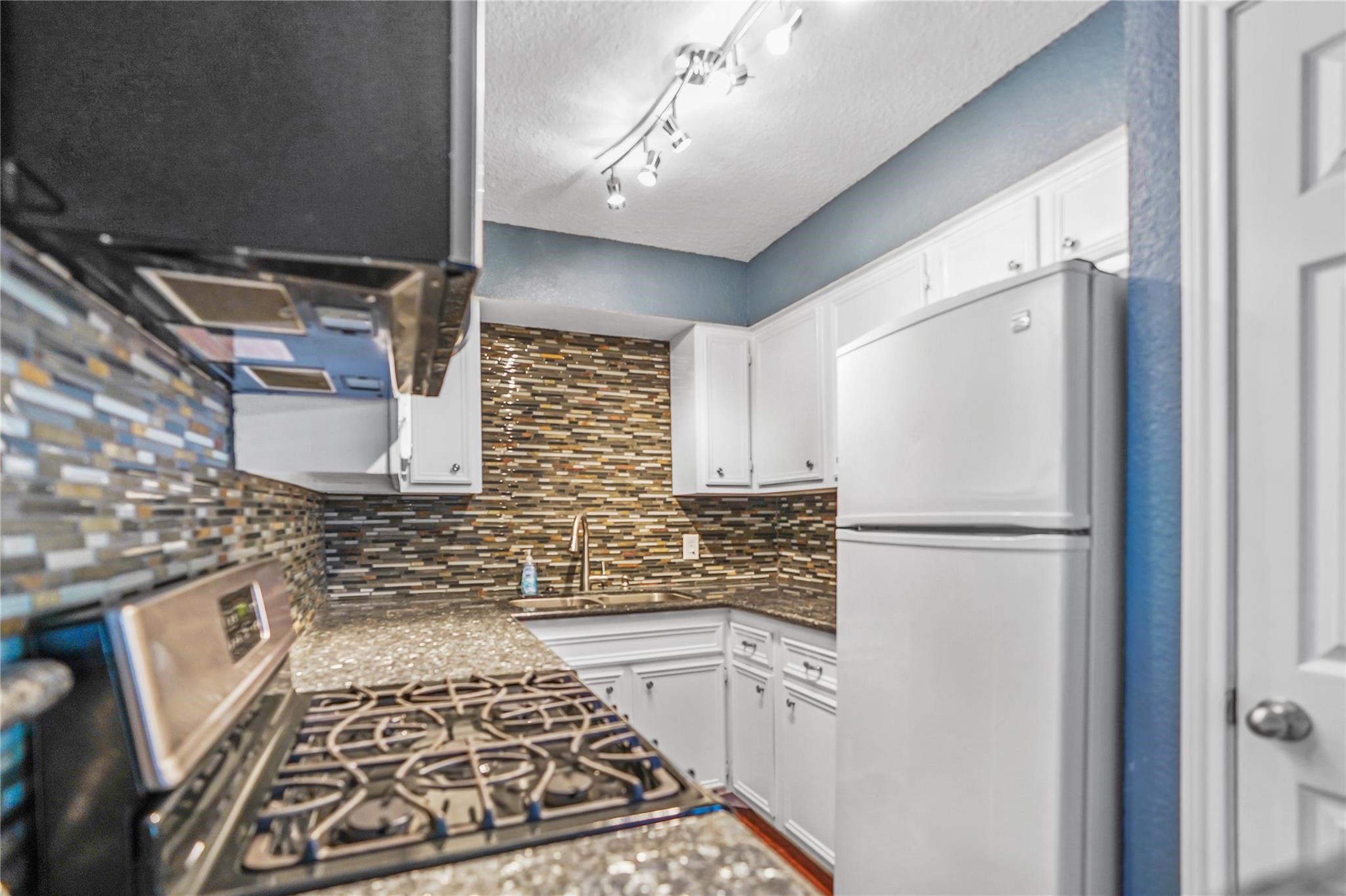 419 Marshall Street 10 Property Photo 6