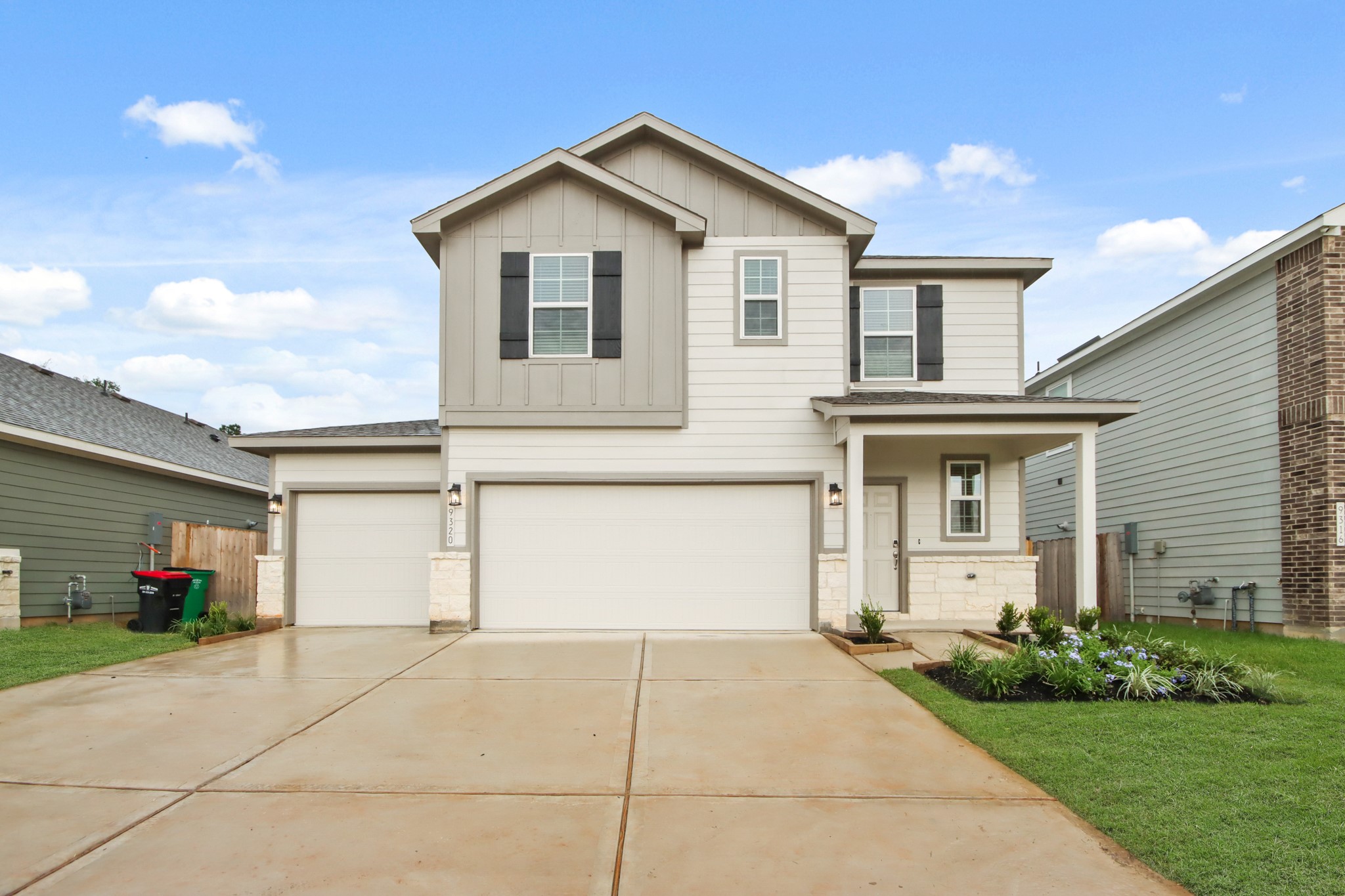 9320 Shady Creek Drive Property Photo 2