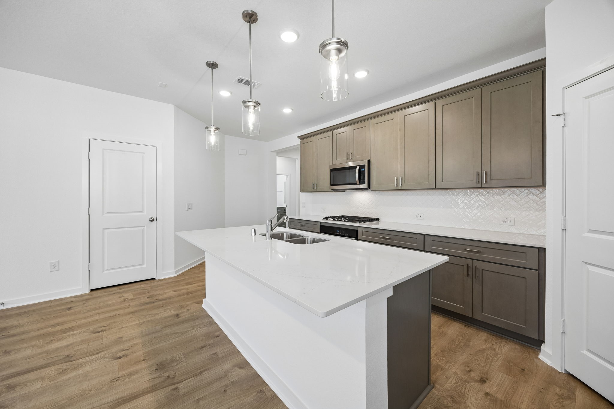 18210 Ellerden Forest Drive Property Photo 4