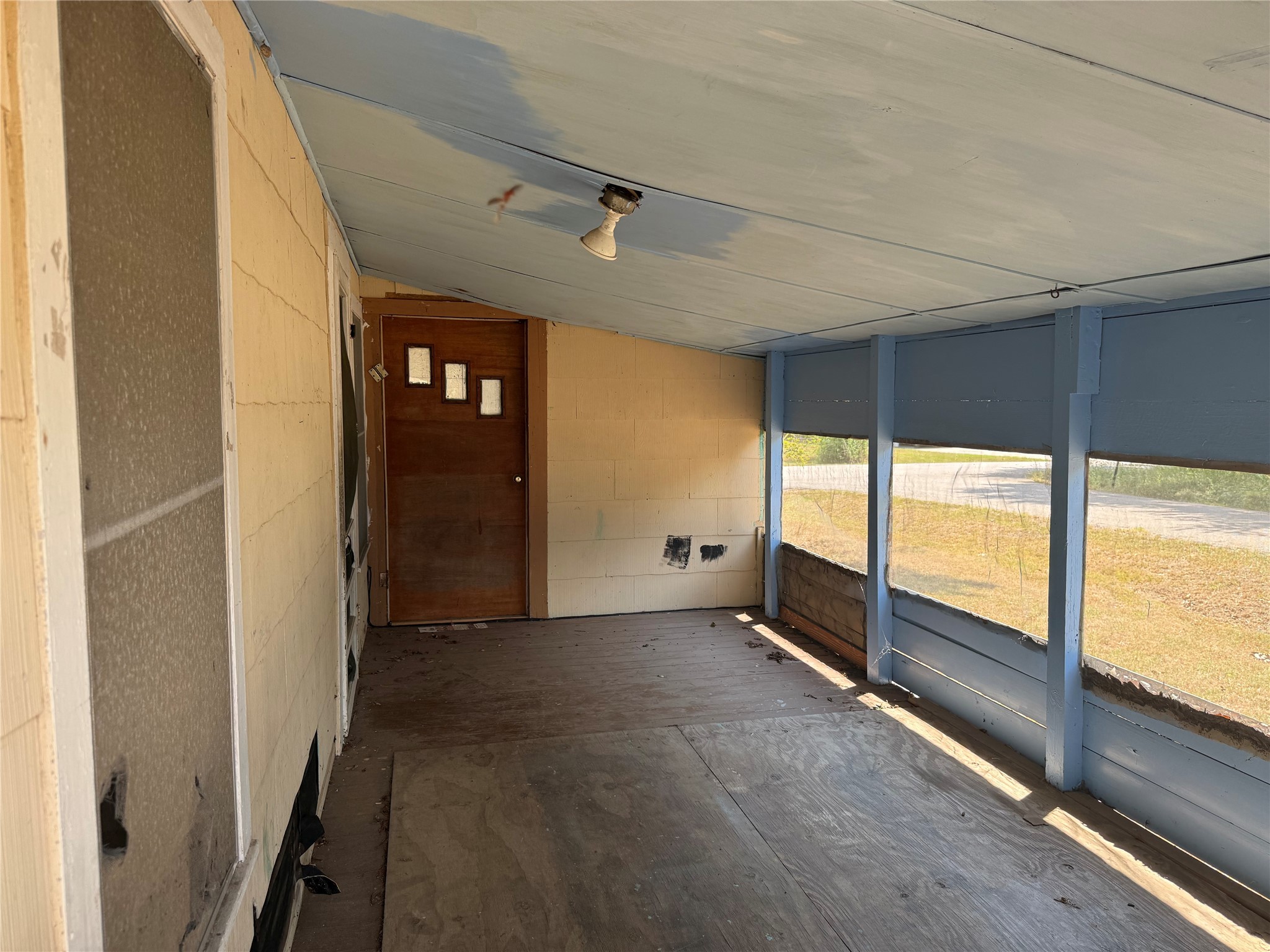 2410 Holly Street Property Photo 5