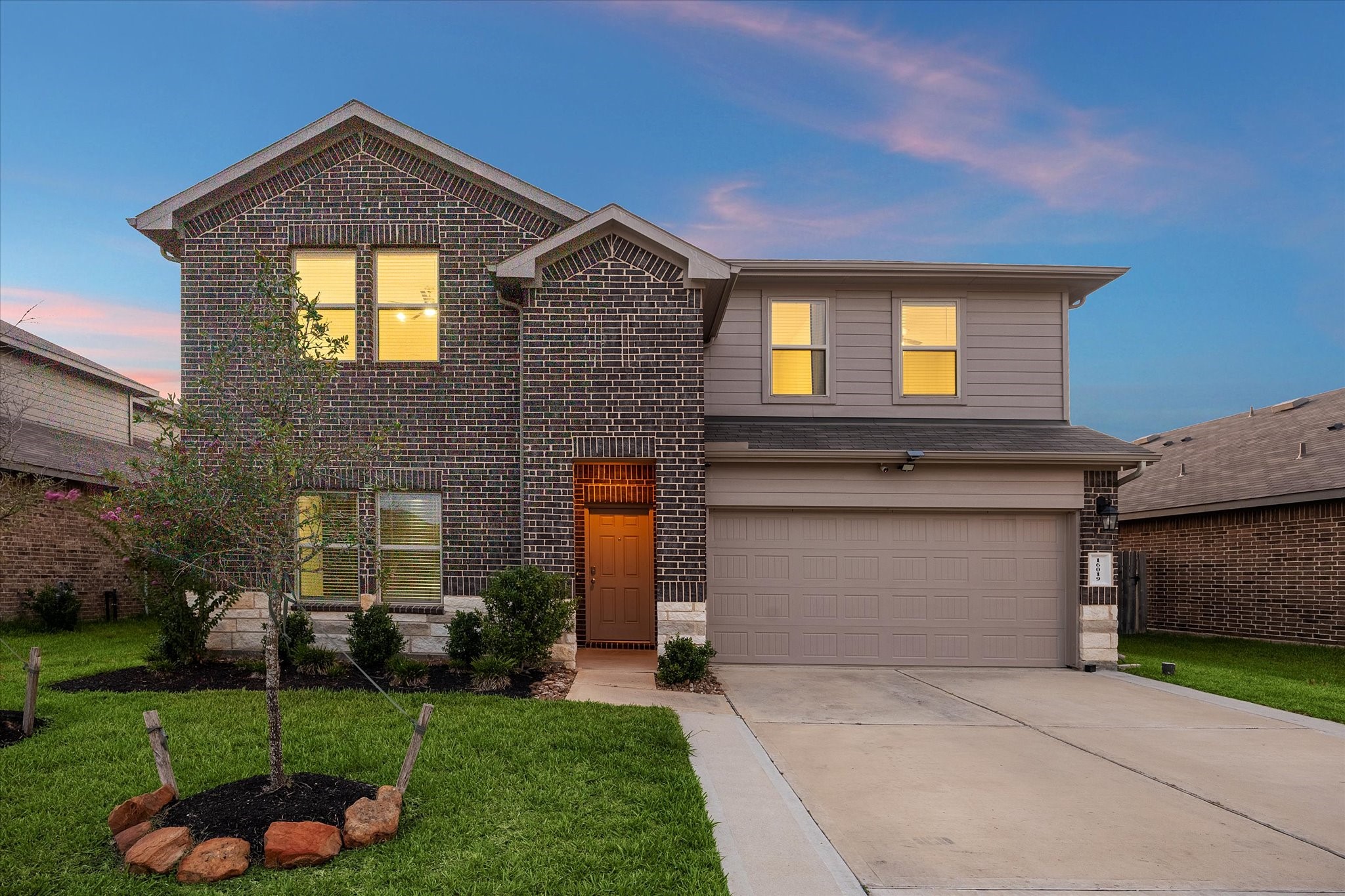 16019 Jordan Meadow Way Property Photo 1