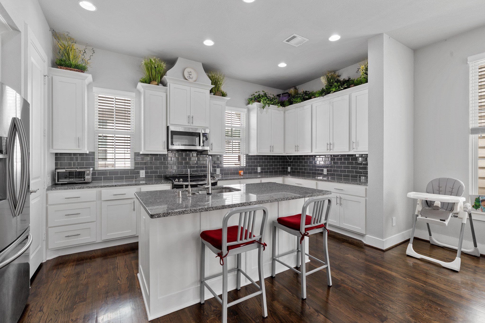 2706 Freund Street Property Photo 4