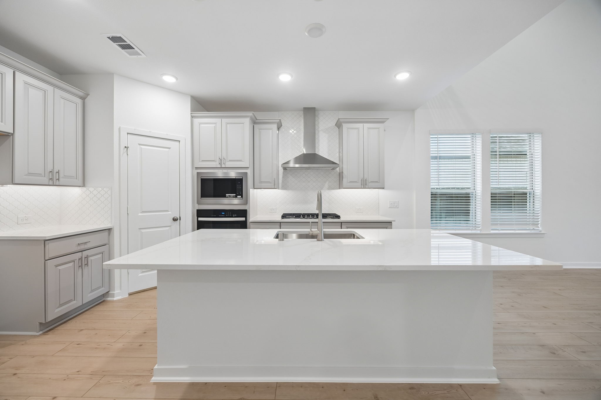 16050 Tangled Vine Lane Property Photo 15