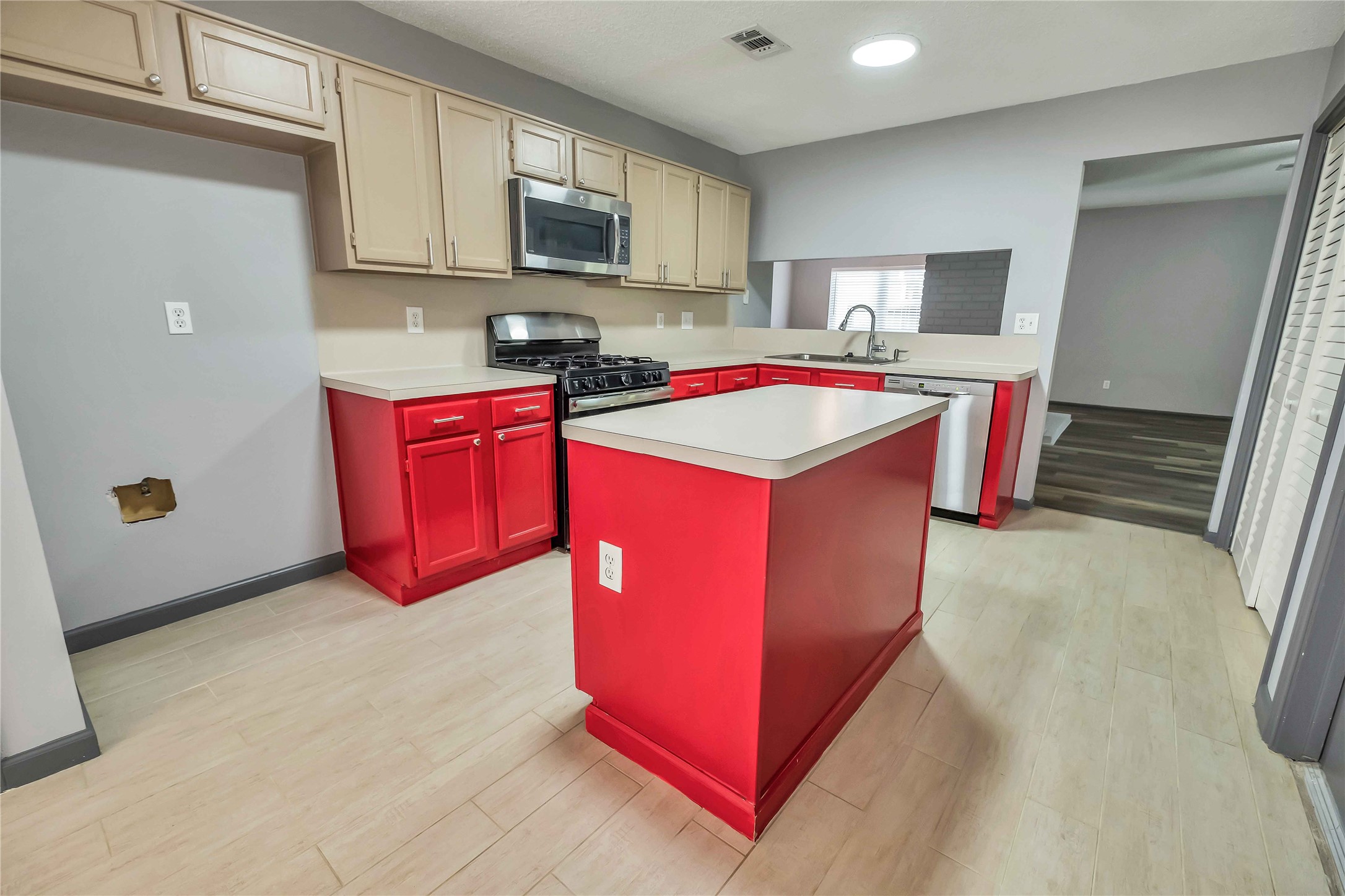 5216 Spring Branch Drive Property Photo 7