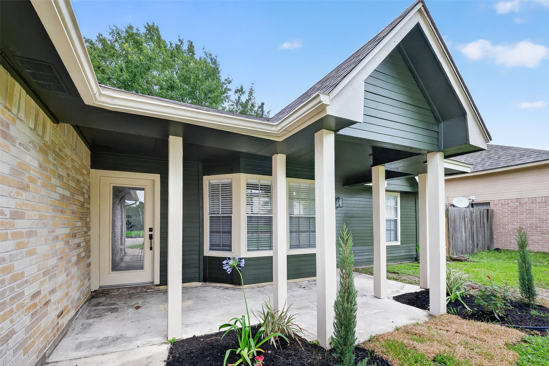1011 Memorial Glen Drive Property Photo 4