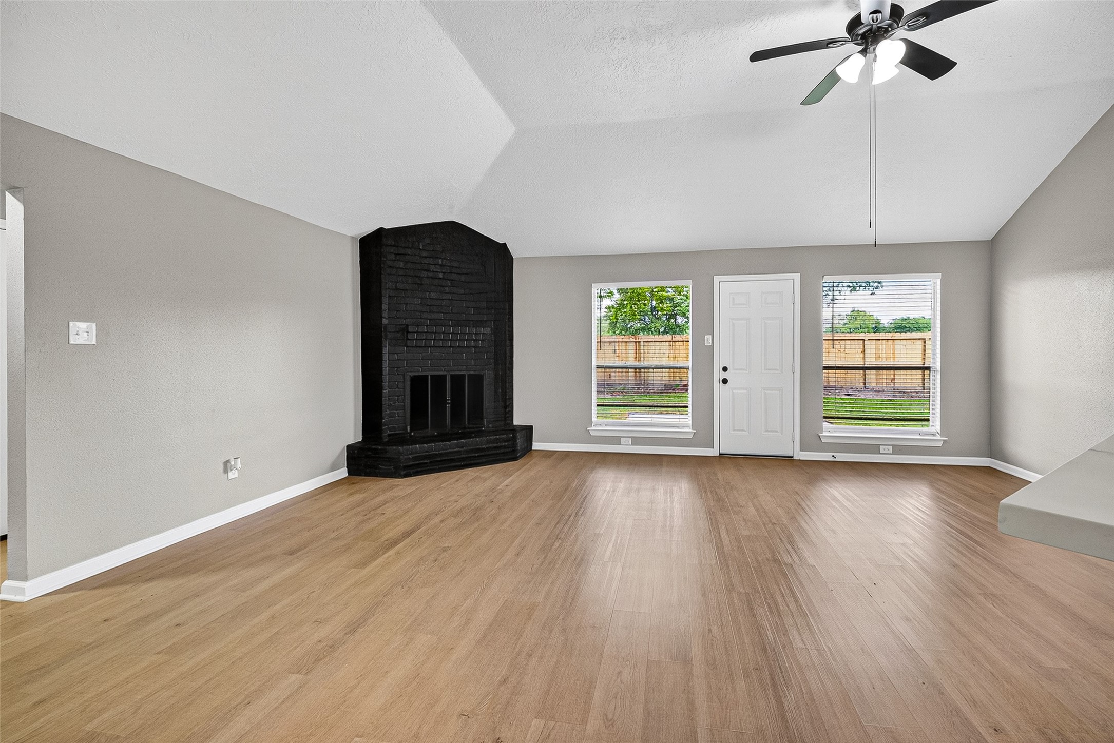 1011 Memorial Glen Drive Property Photo 17