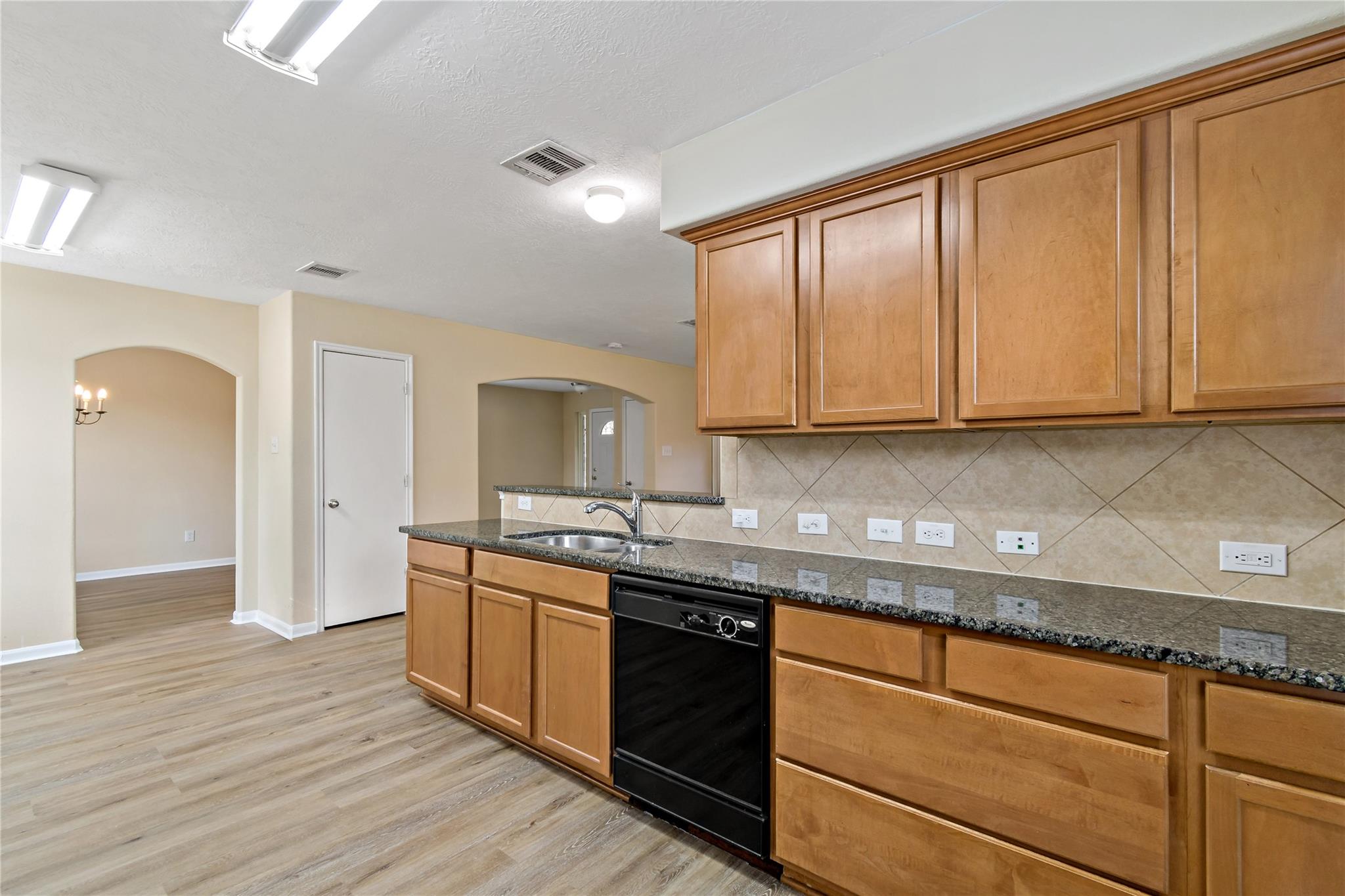 13111 Royal Bell Court, Houston Tx 77047 Property Photo 5